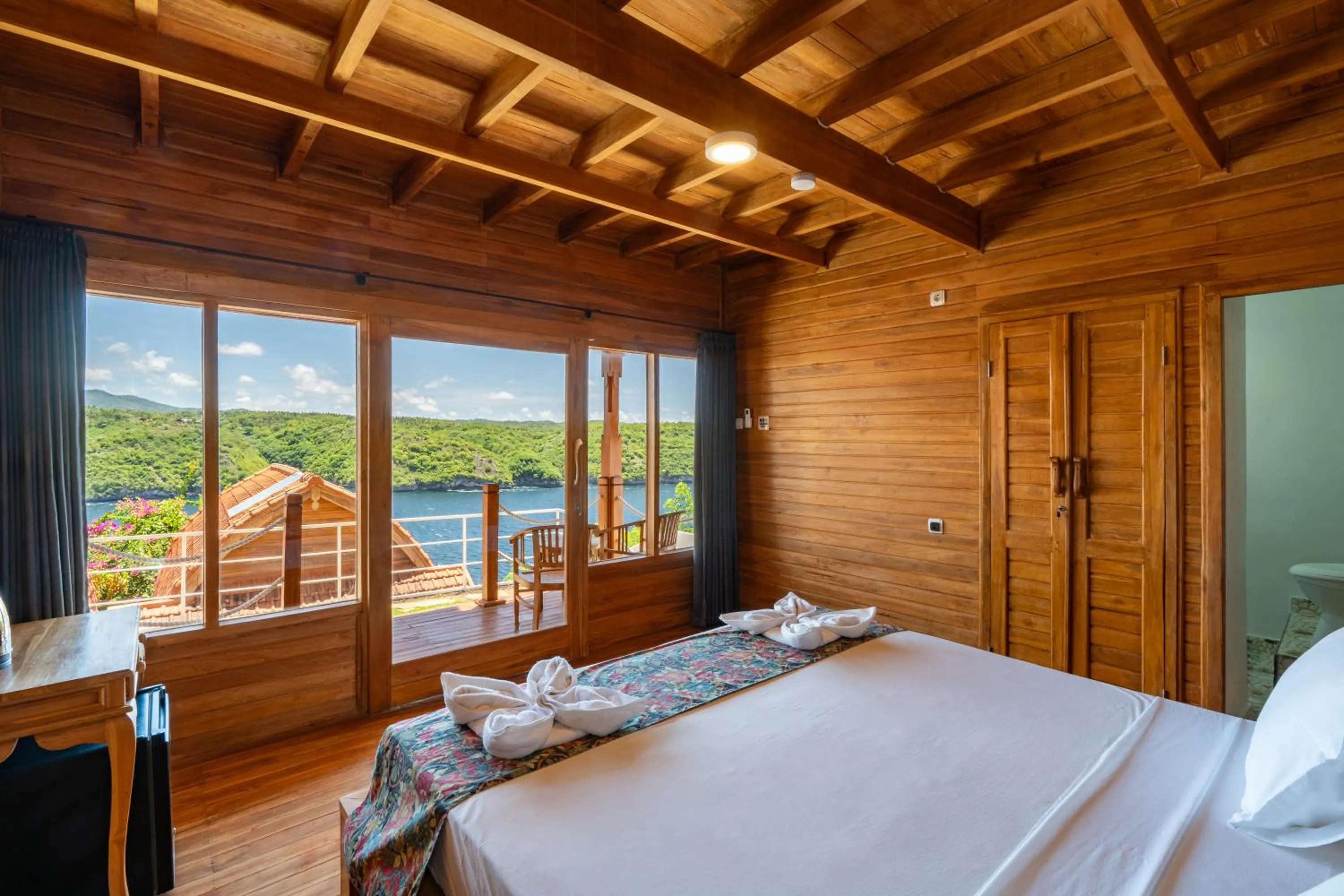 Bed in Butterfly Villas Nusa Ceningan