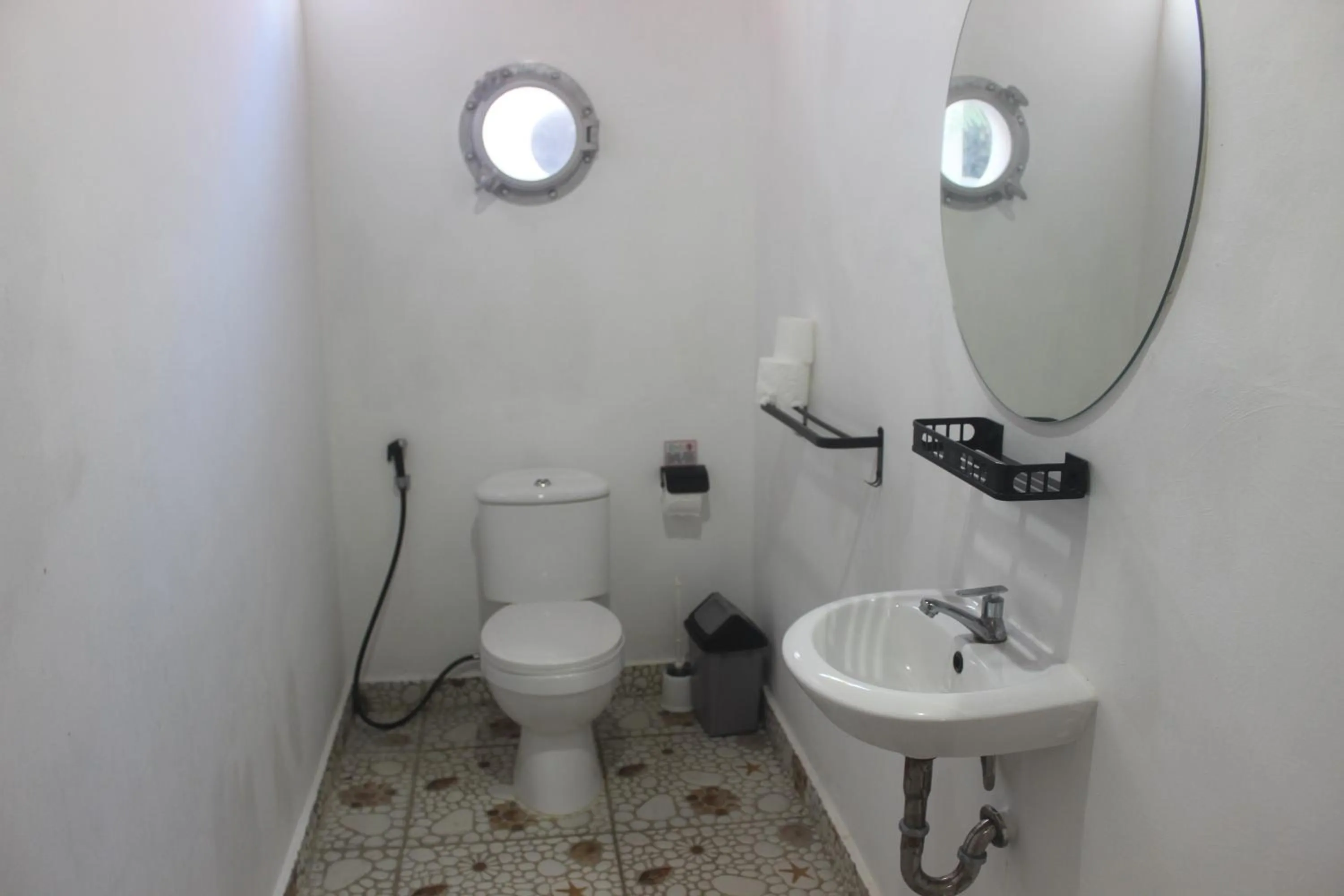 Toilet in Butterfly Villas Nusa Ceningan