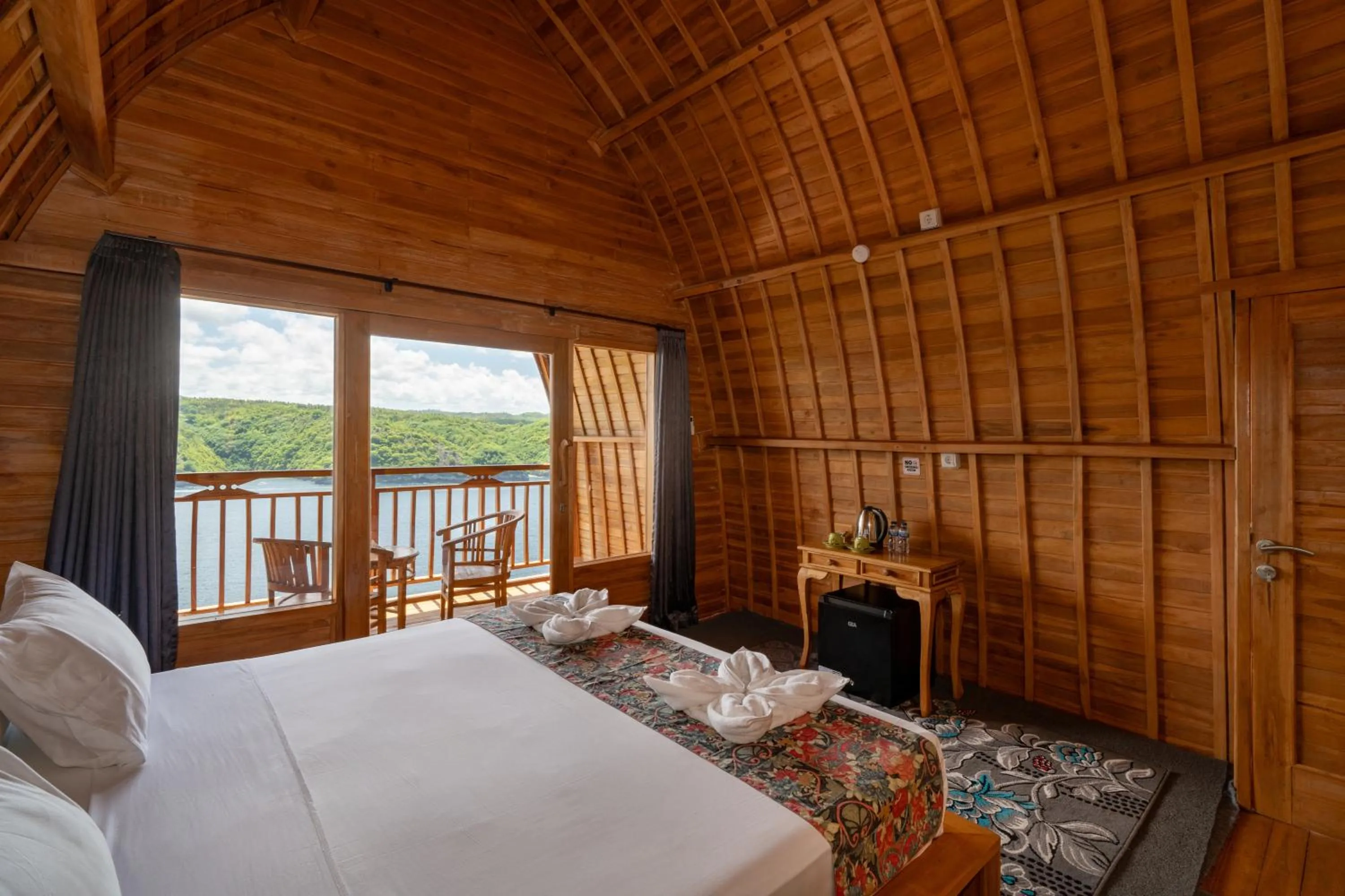 View (from property/room), Bed in Butterfly Villas Nusa Ceningan