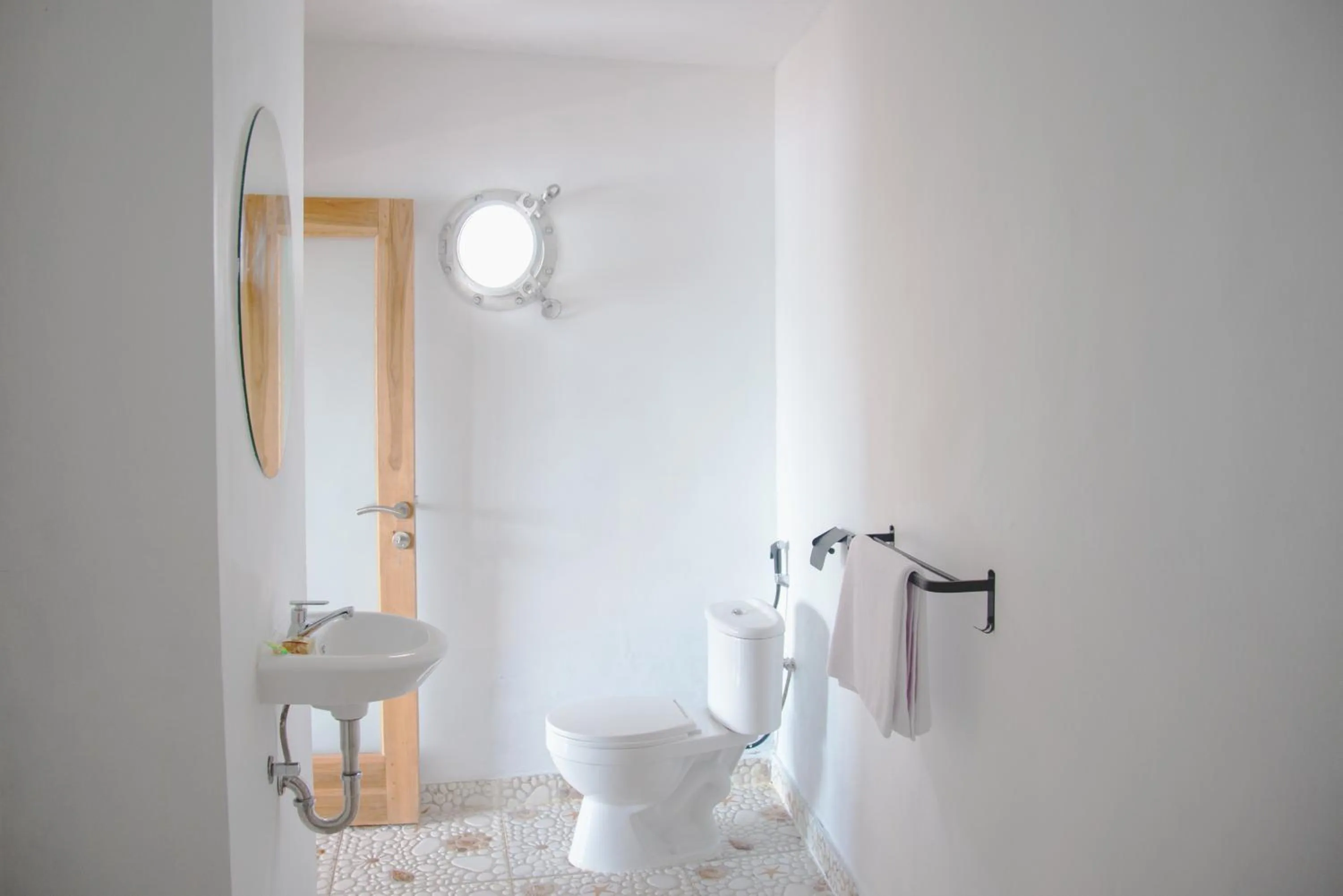 Toilet in Butterfly Villas Nusa Ceningan