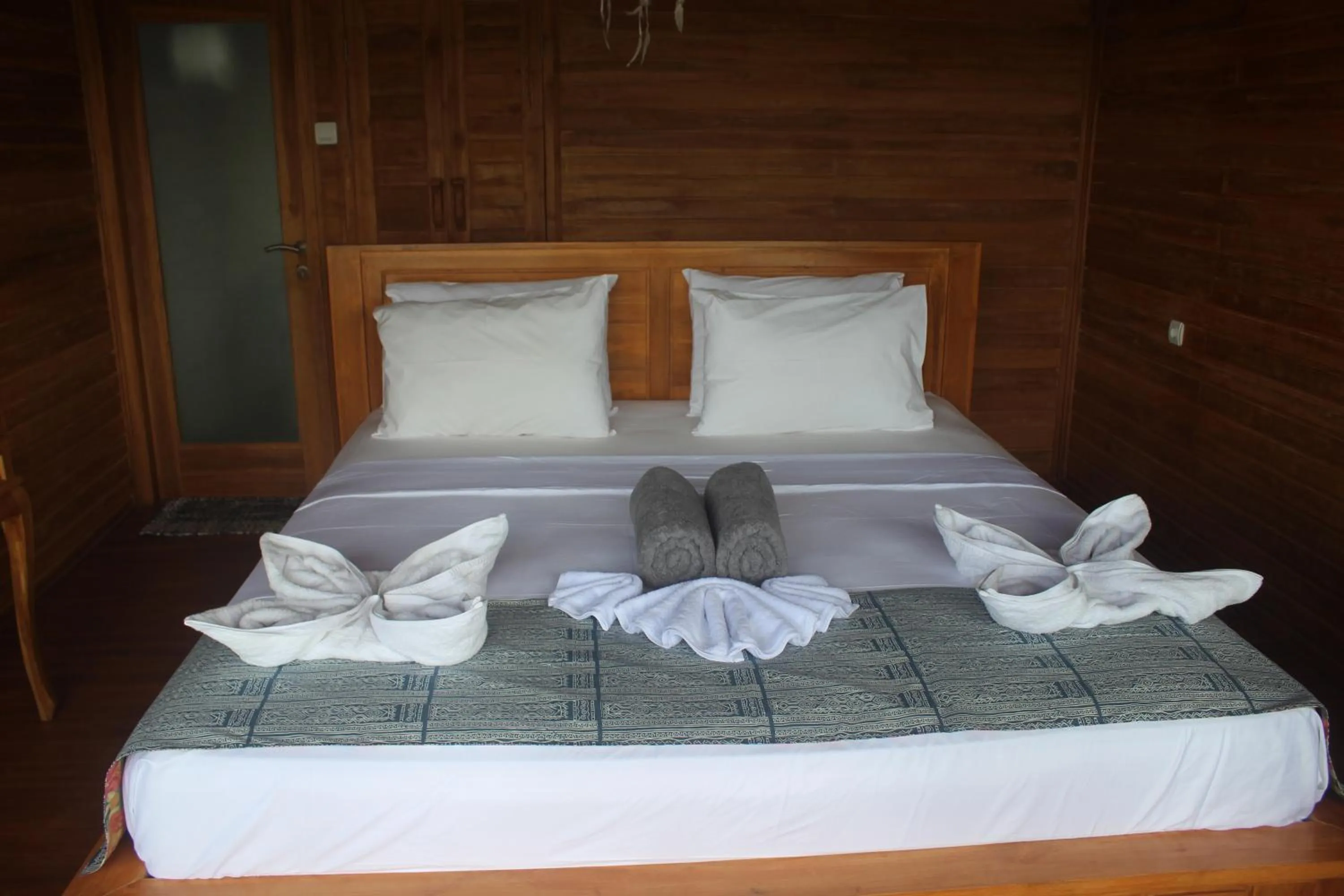 Property building, Bed in Butterfly Villas Nusa Ceningan