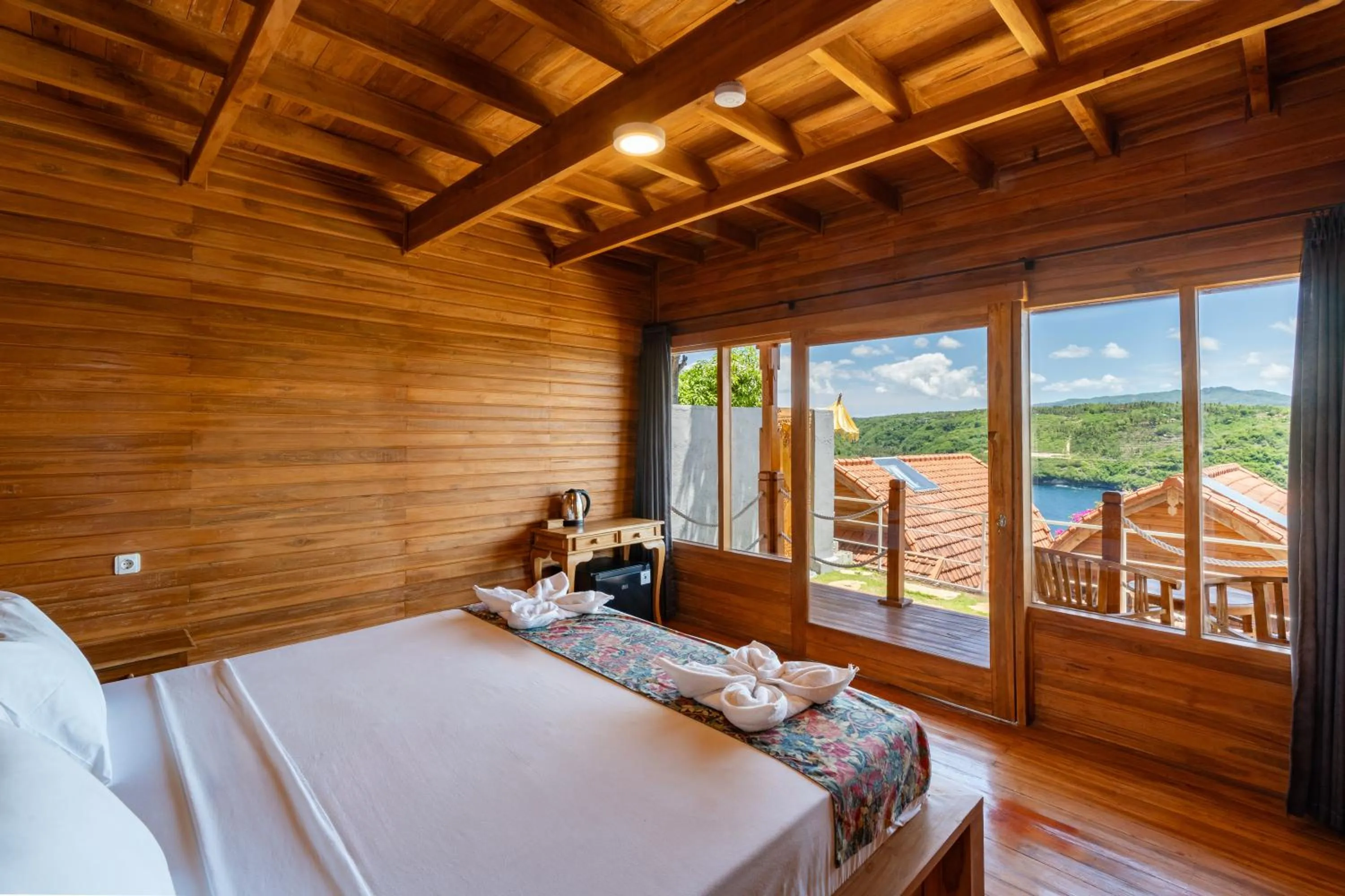 Bed in Butterfly Villas Nusa Ceningan