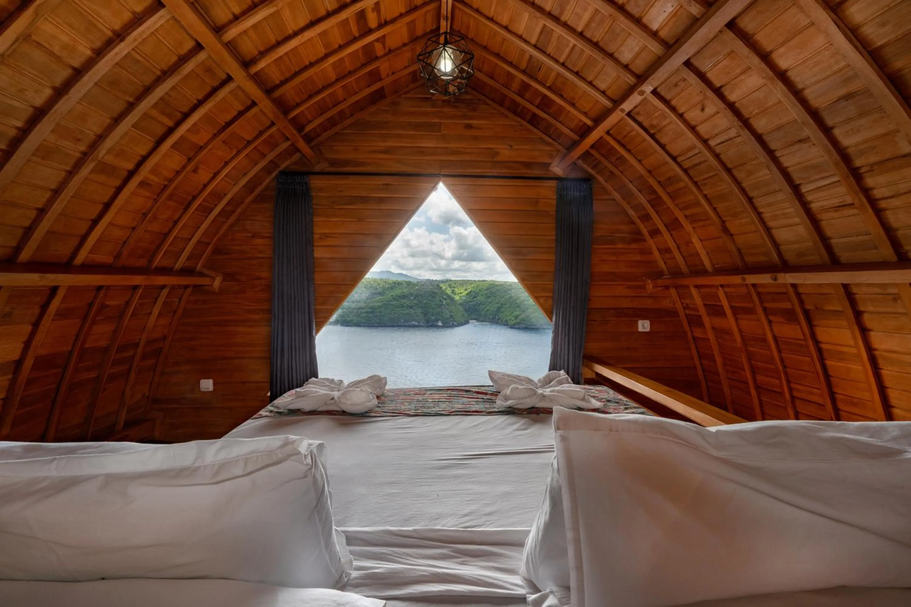 Bed in Butterfly Villas Nusa Ceningan