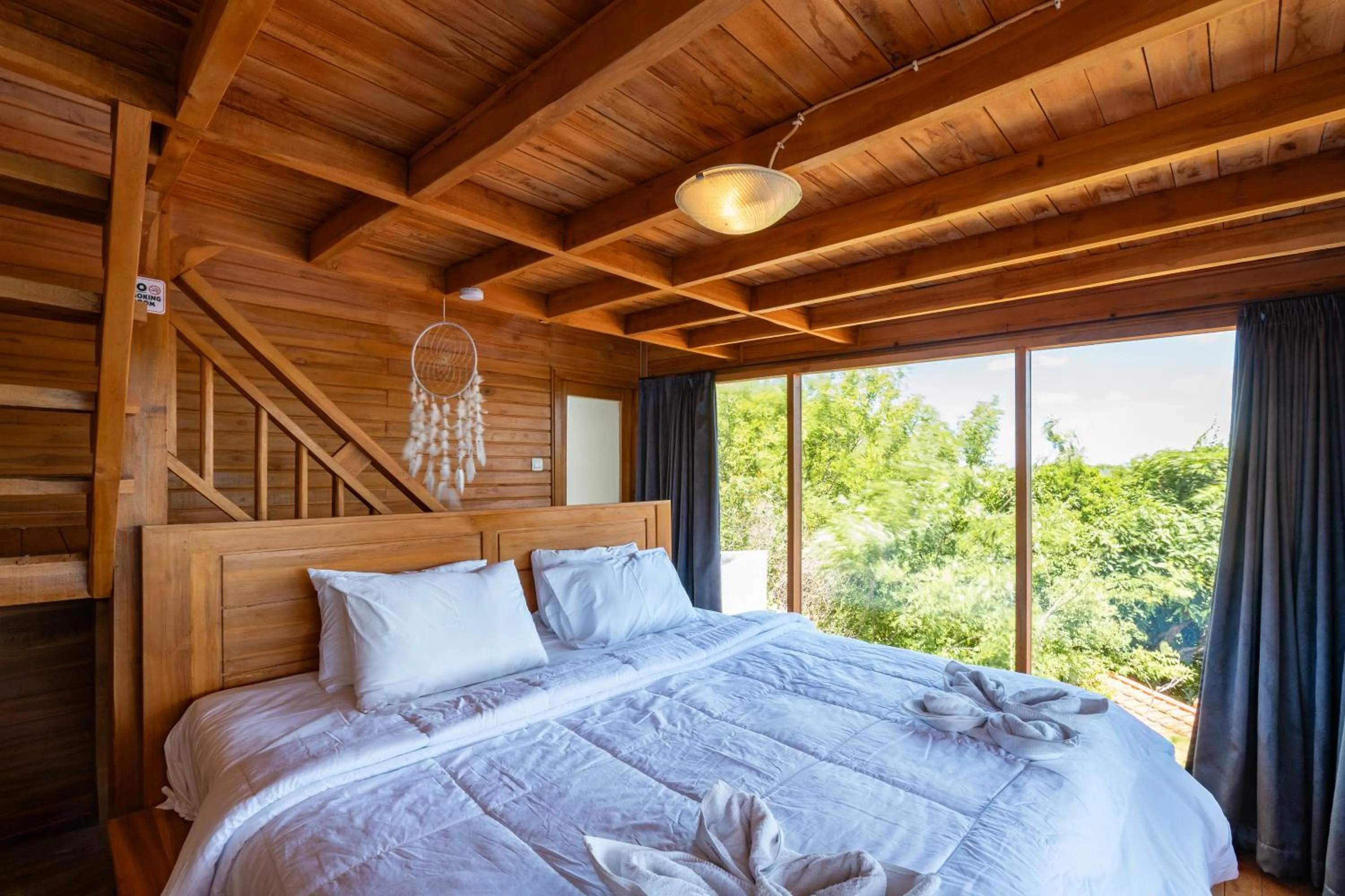 Bed in Butterfly Villas Nusa Ceningan