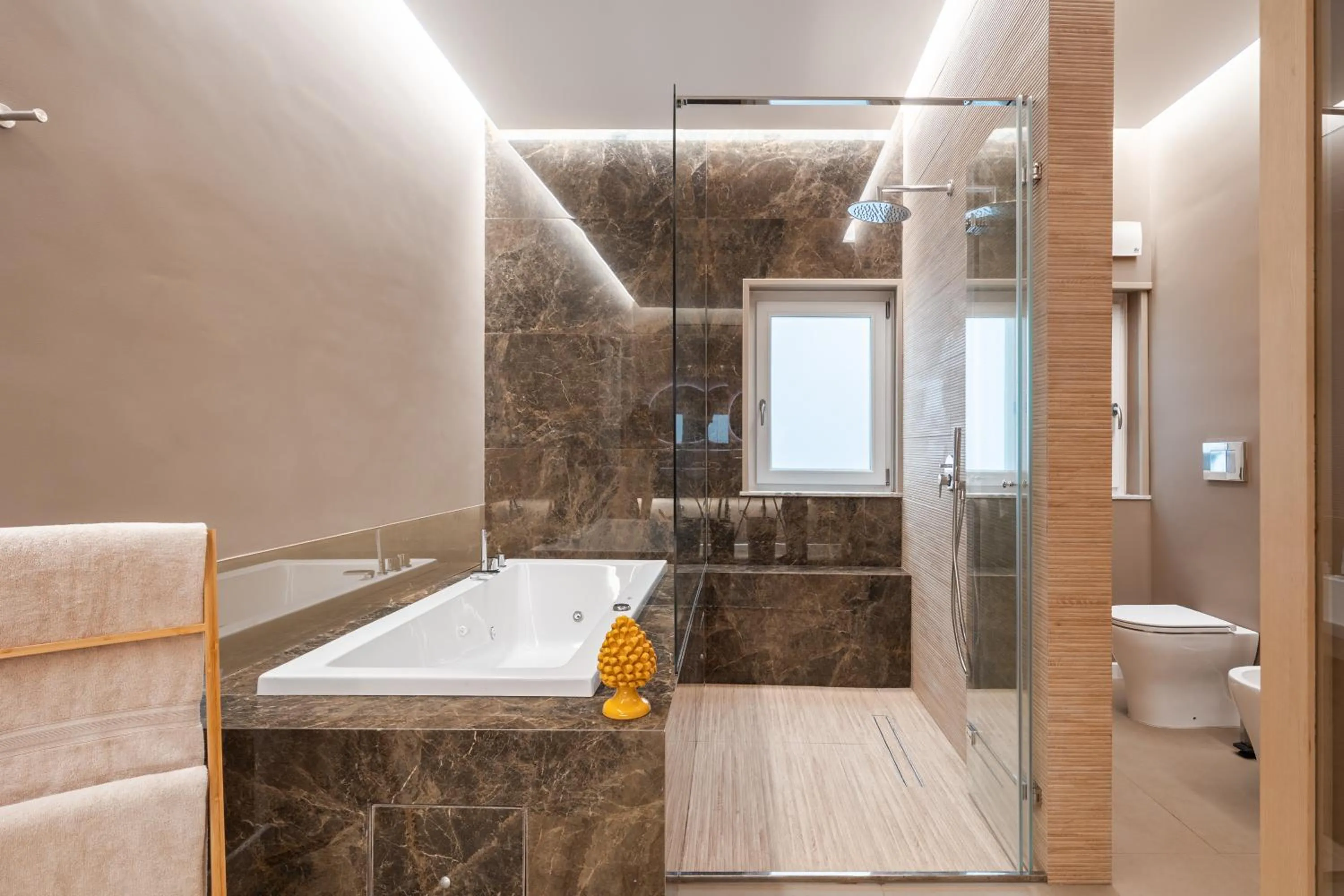 Hot Tub in Vossia Luxury Rooms & Sicilian Living