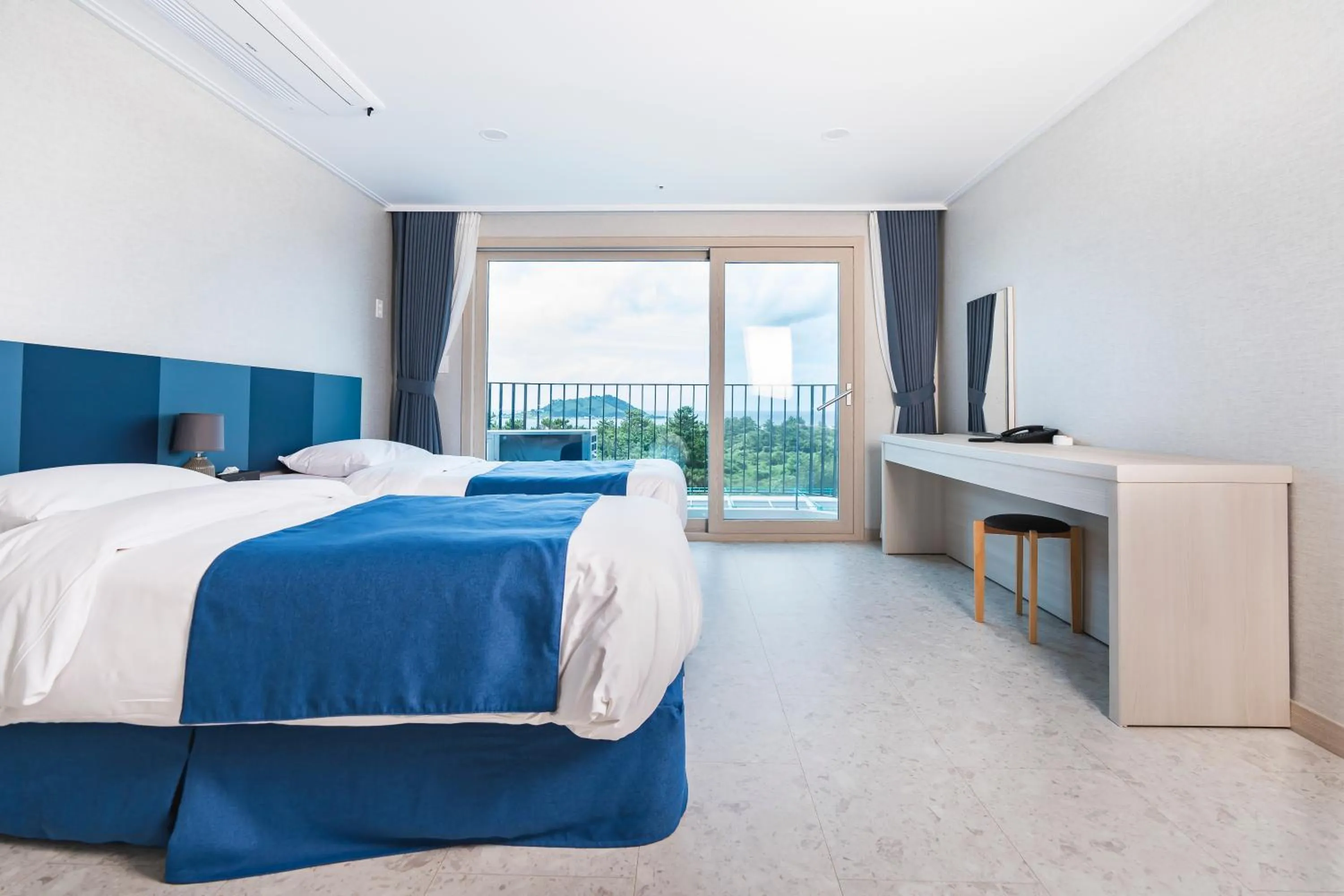 Bed in Hallim Resort