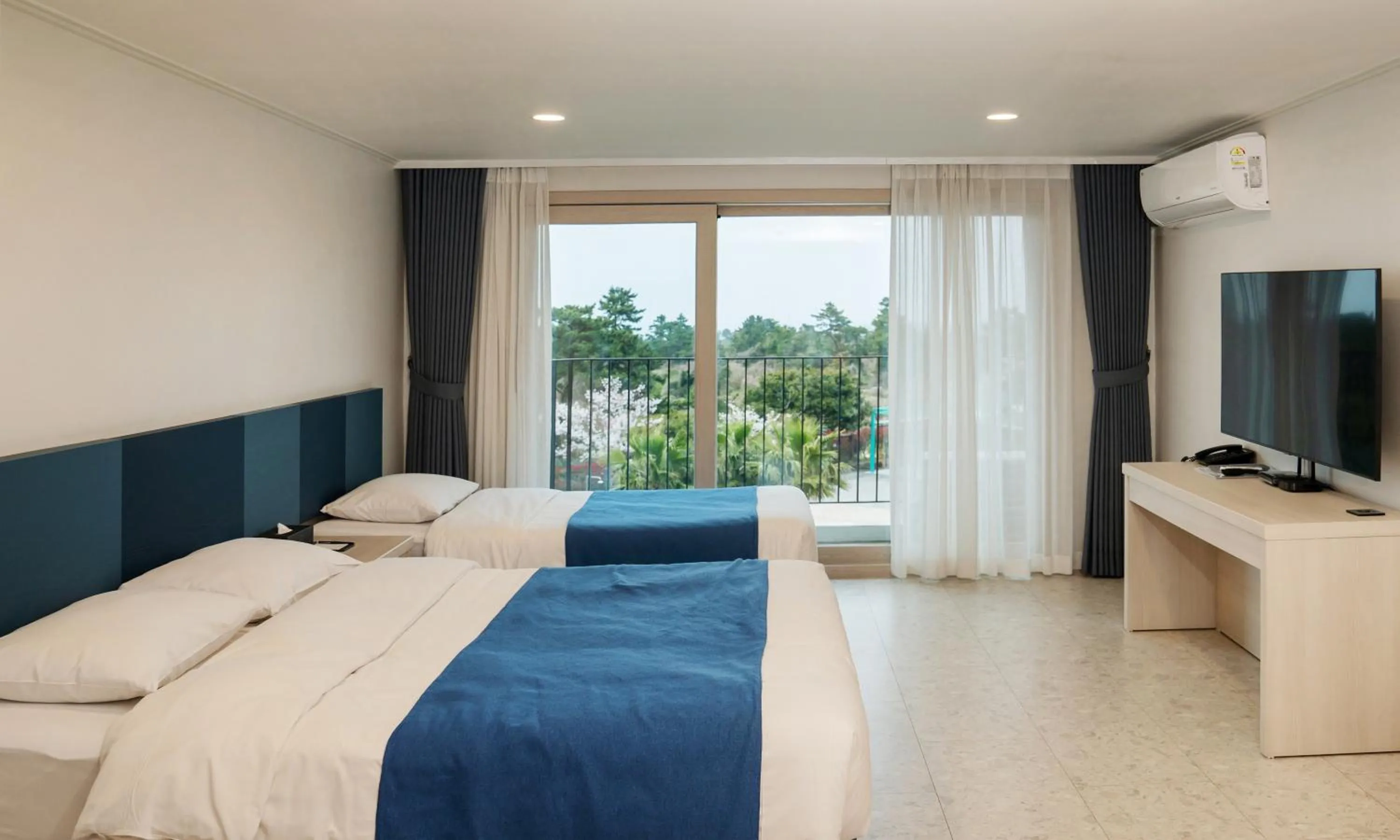 Bed in Hallim Resort