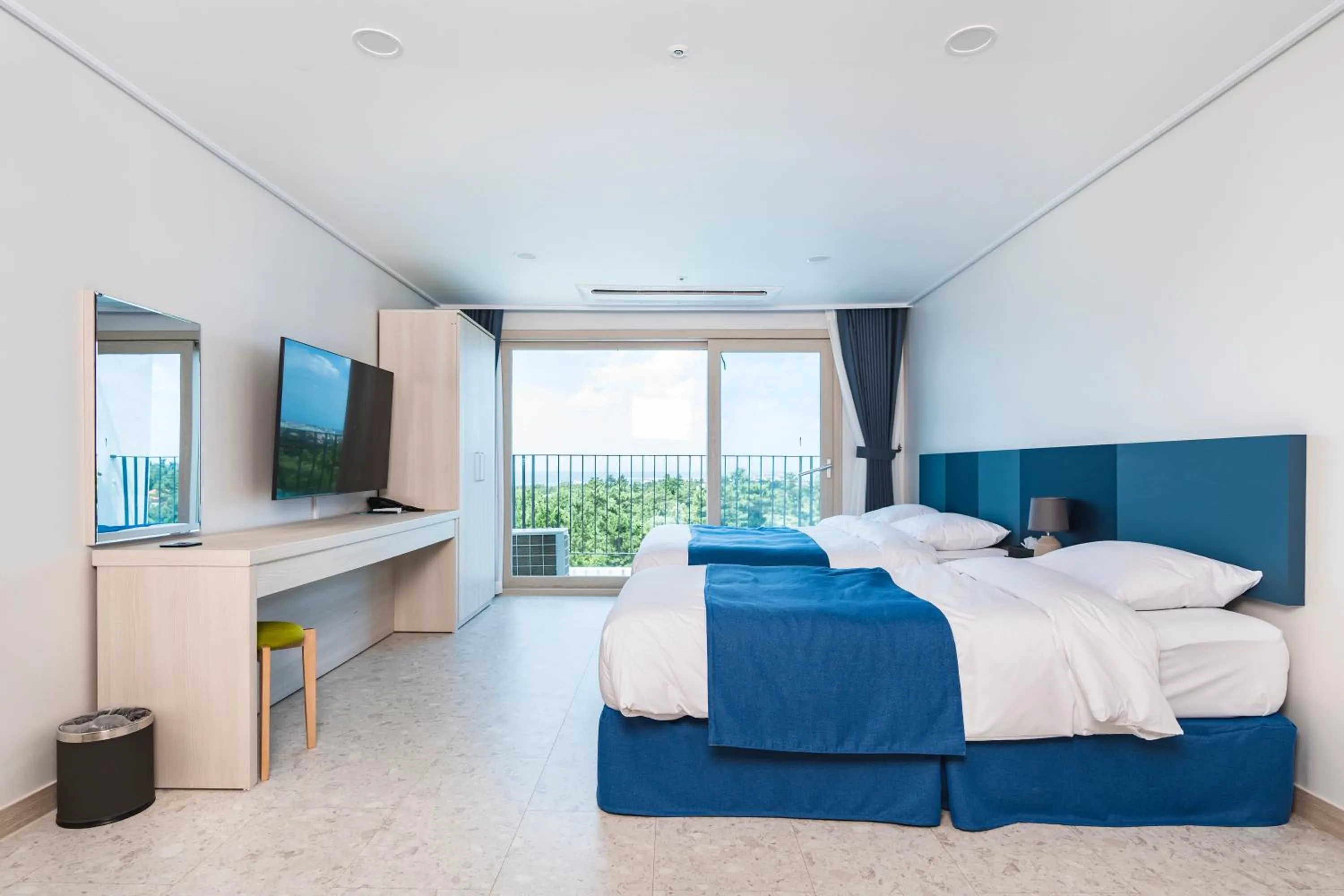 Deluxe Twin Room in Hallim Resort