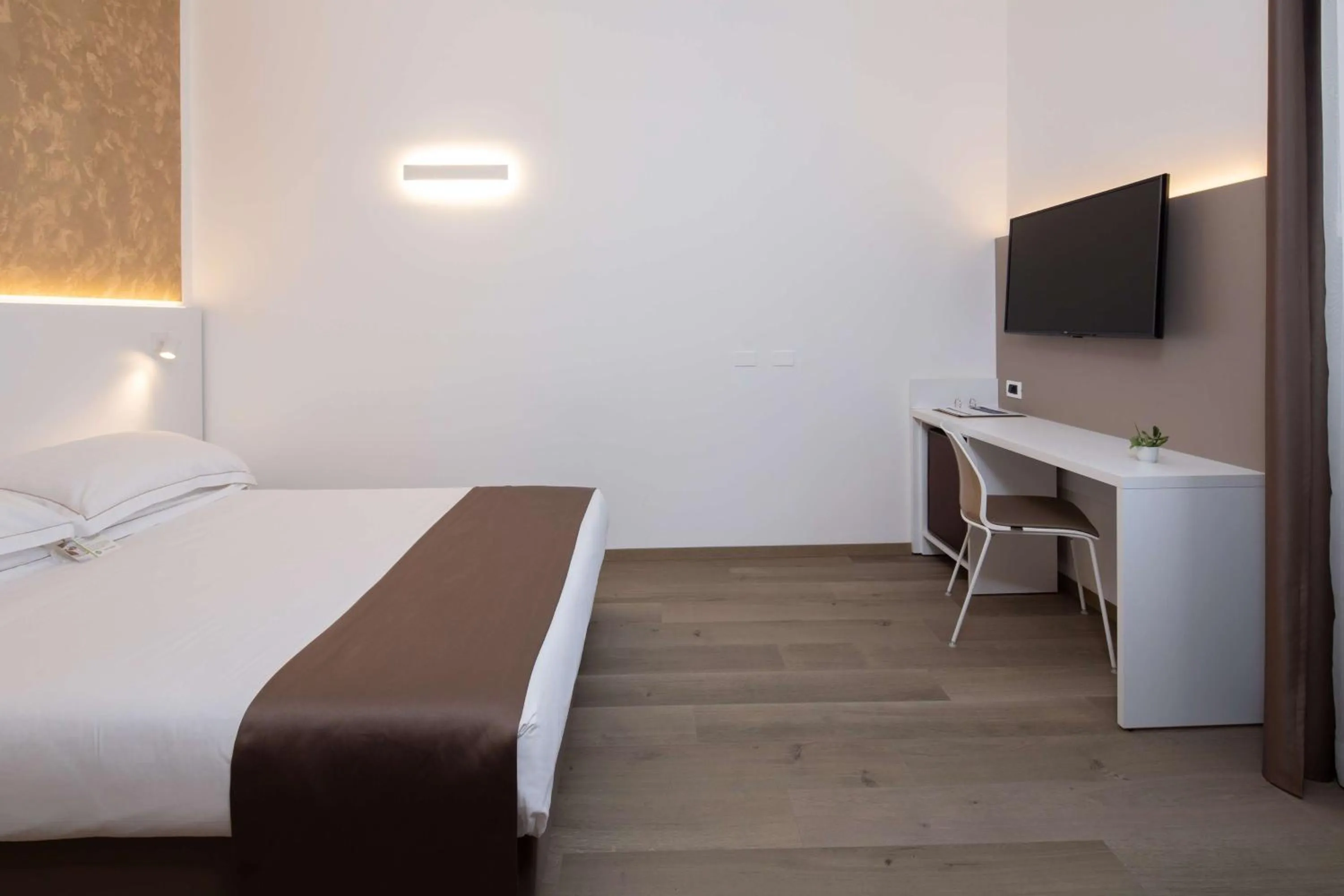 Bedroom, Bed in Best Western Hotel Biri