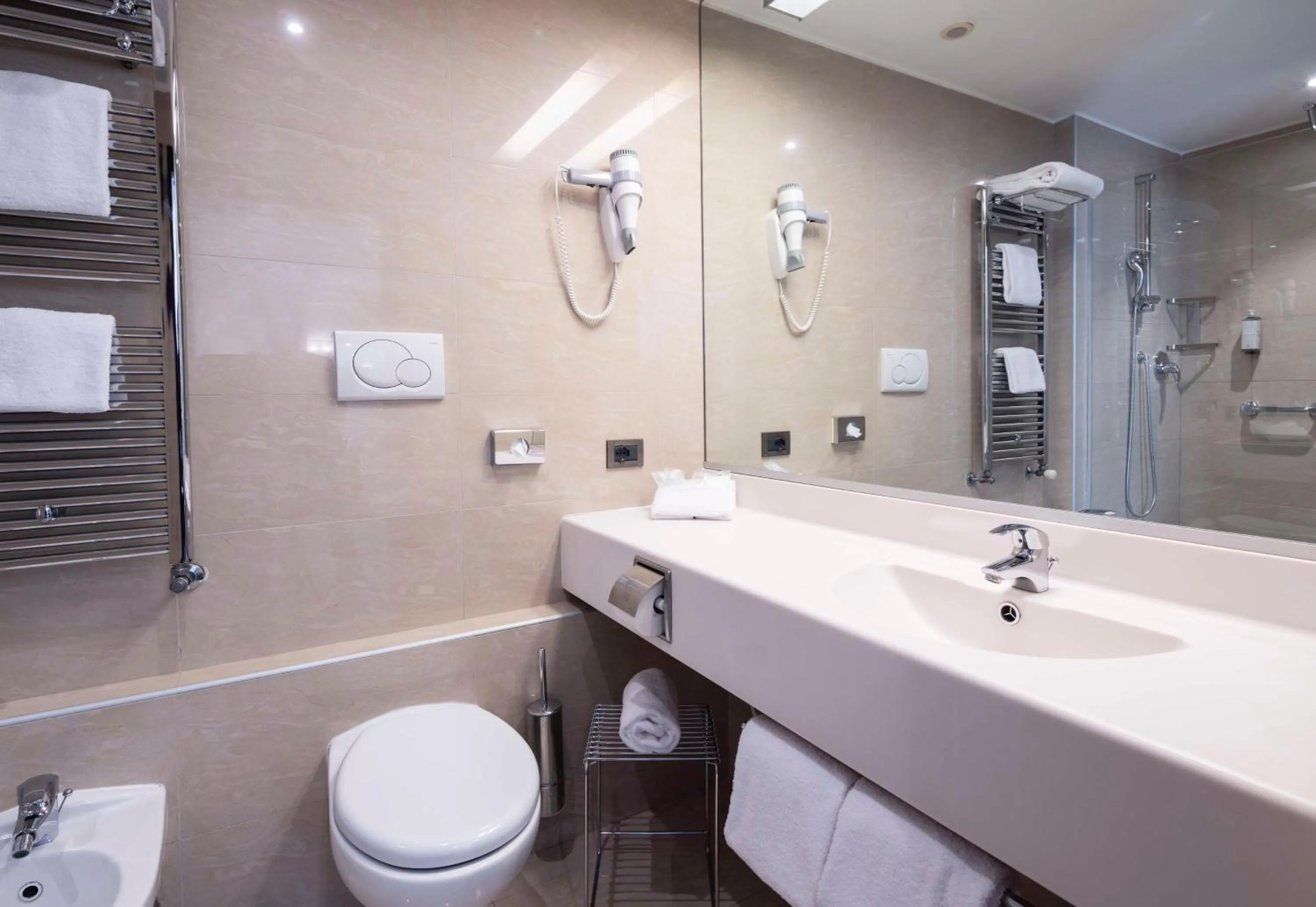 Shower in Best Western Hotel Biri