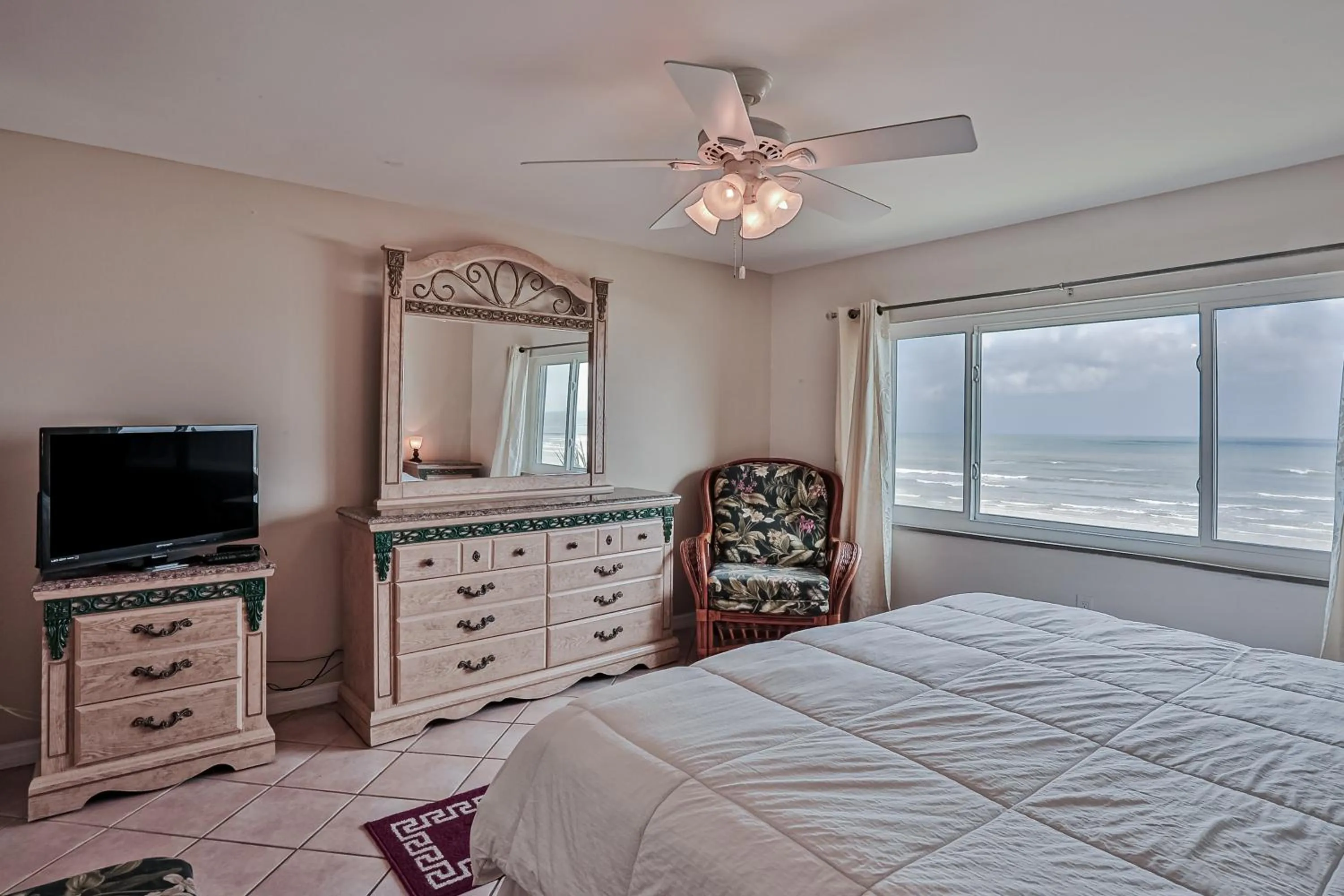 Bed in Four Winds Oceanfront Condo