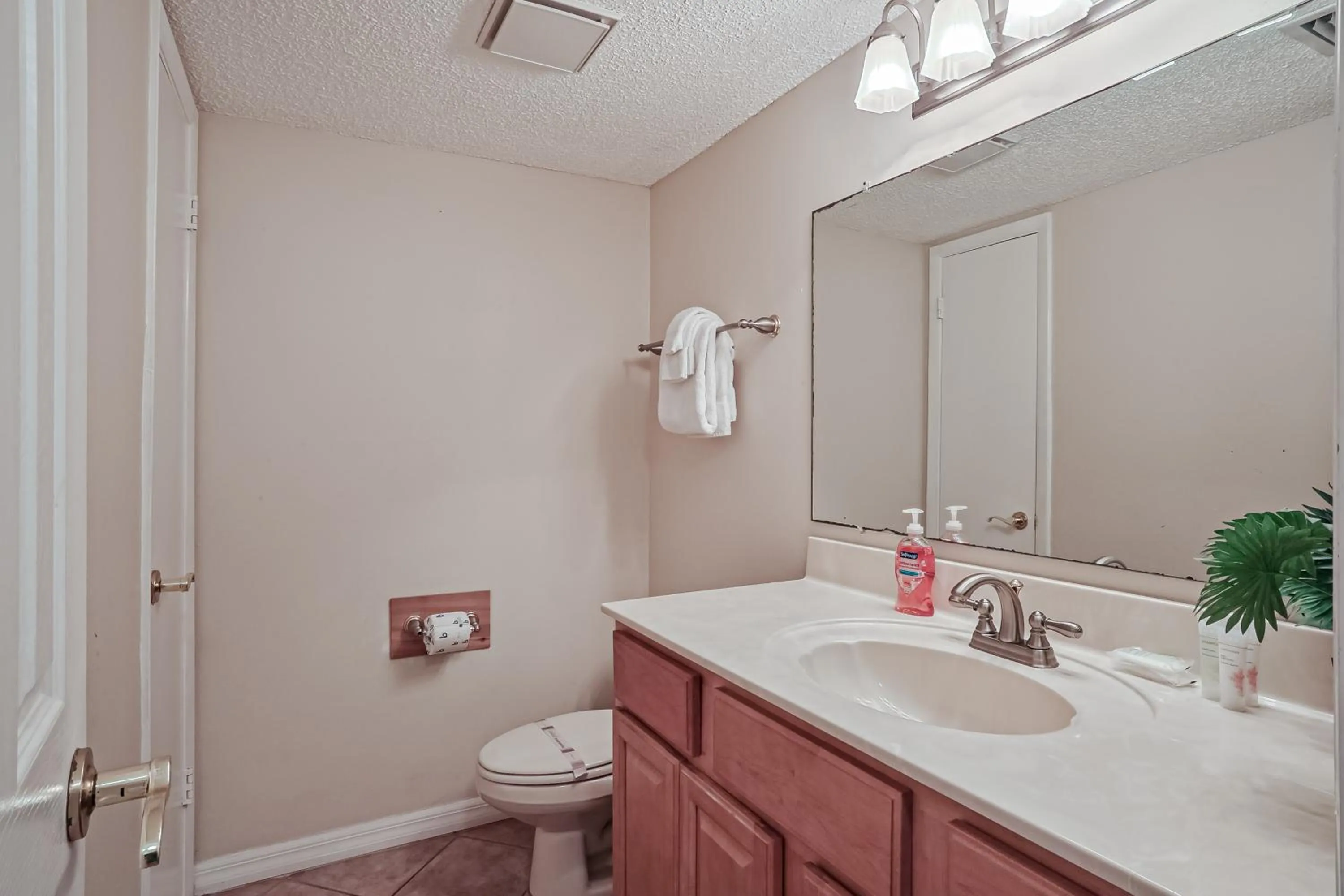 Four Winds Oceanfront Condo