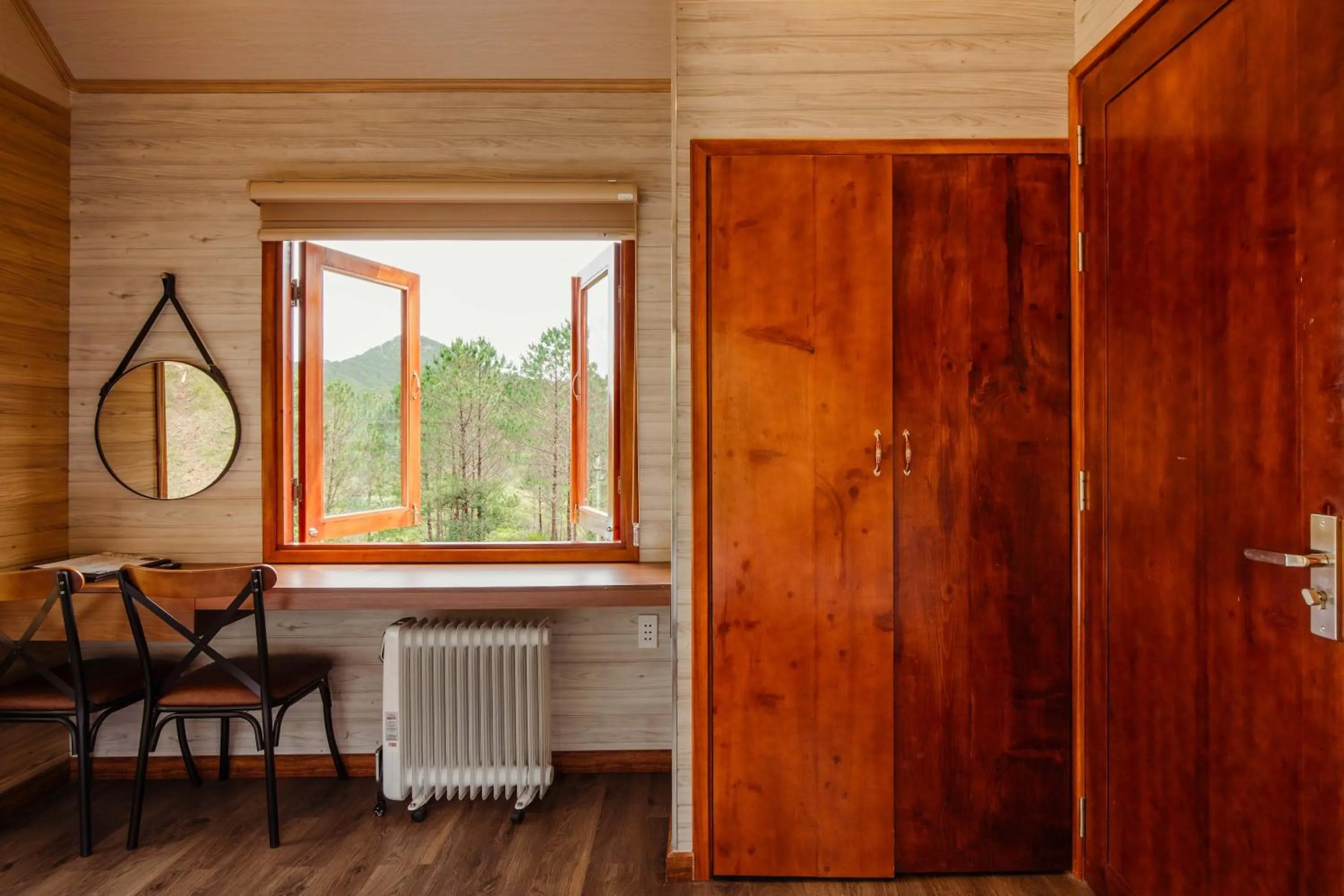 wardrobe in Rừng Lá Kim Resort