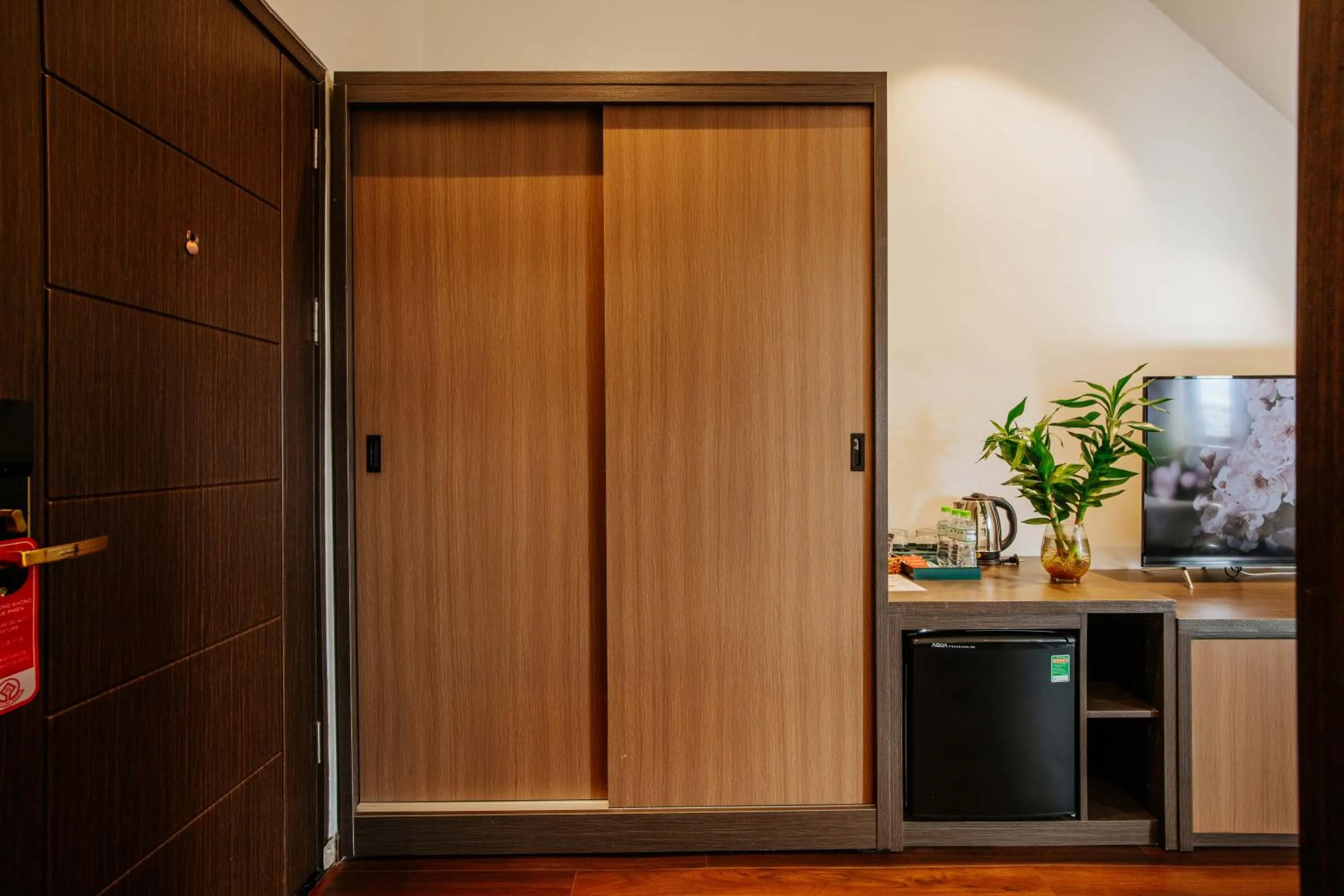 wardrobe in Rừng Lá Kim Resort