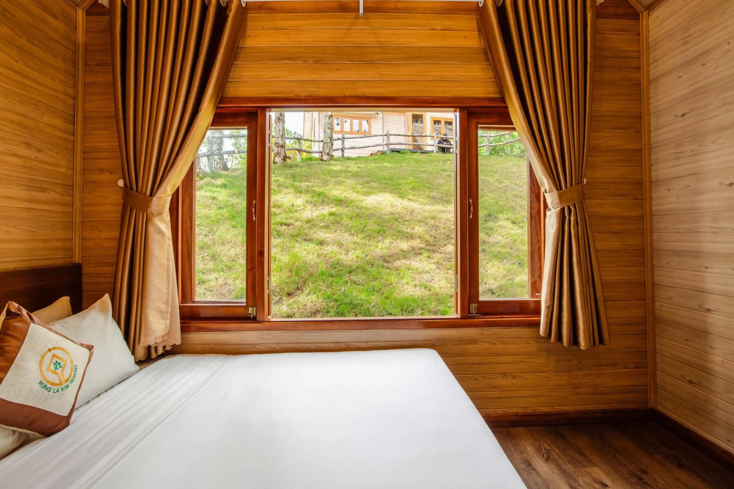 Bedroom, Bed in Rừng Lá Kim Resort