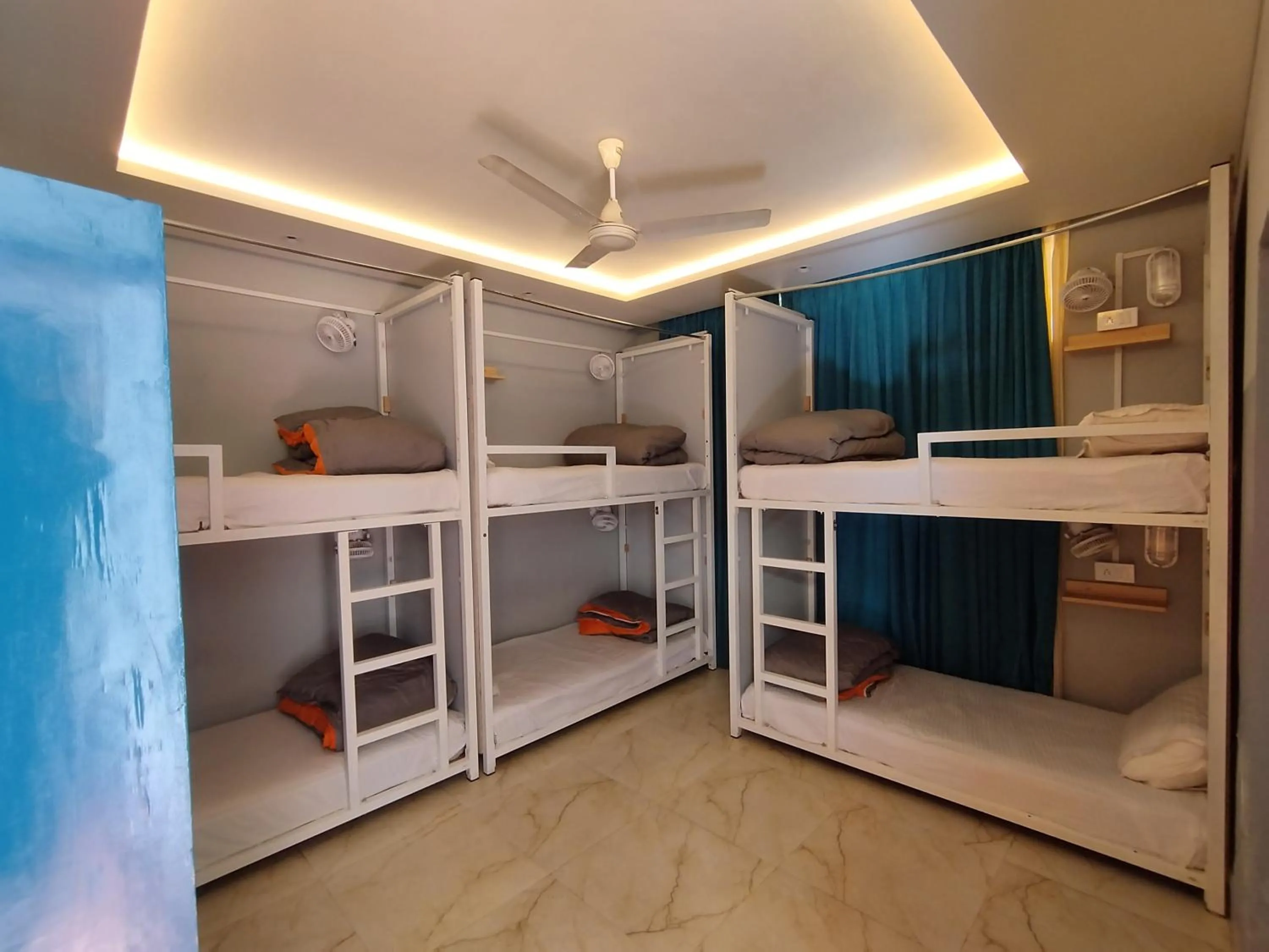 Bed in Madpackers Bir