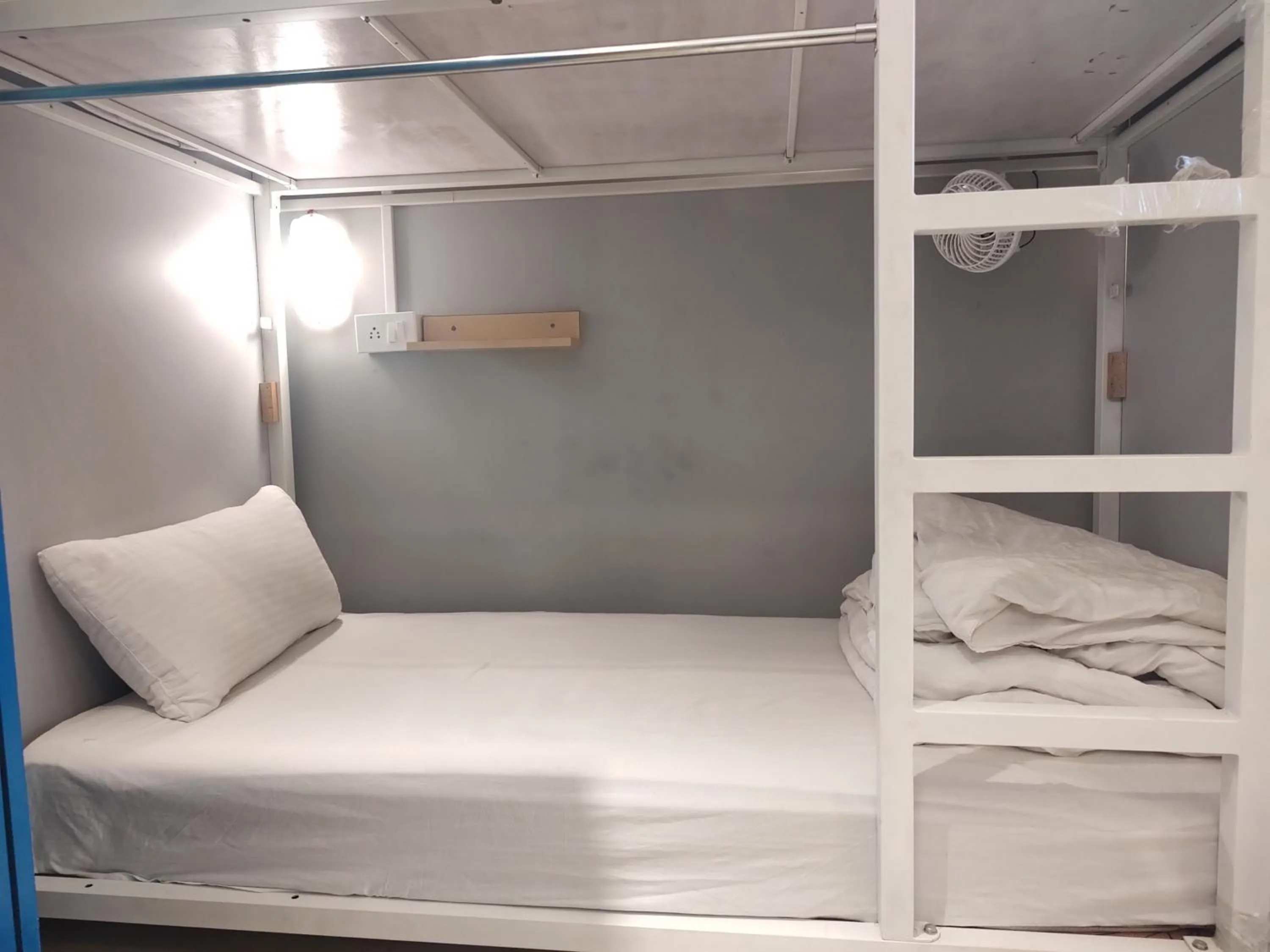 Bed in Madpackers Bir