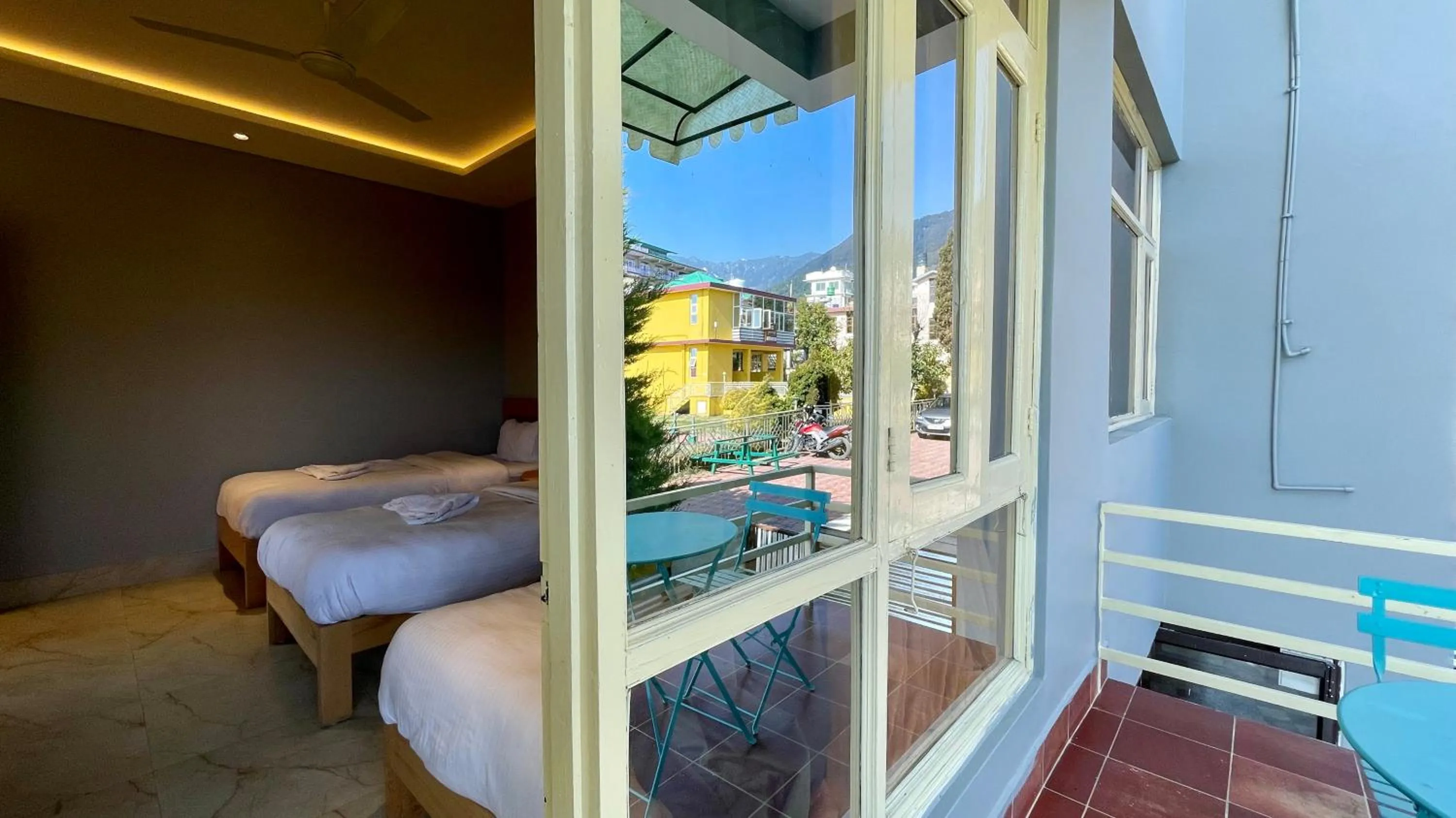 Bed in Madpackers Bir