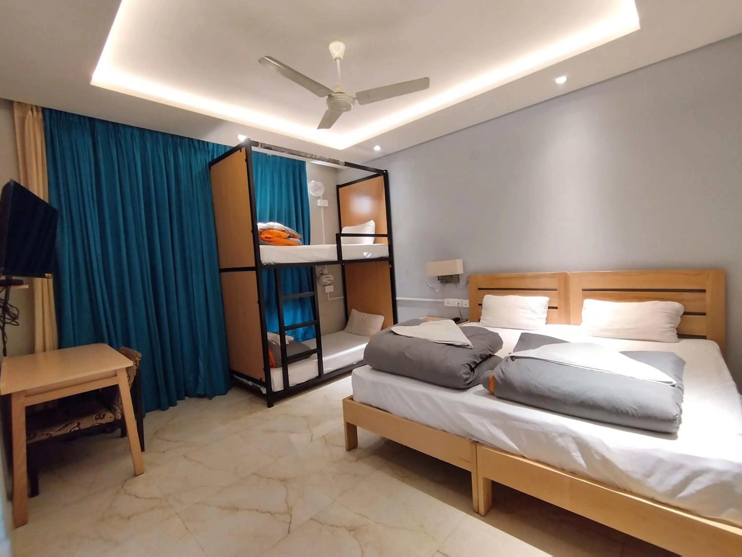 Bed in Madpackers Bir