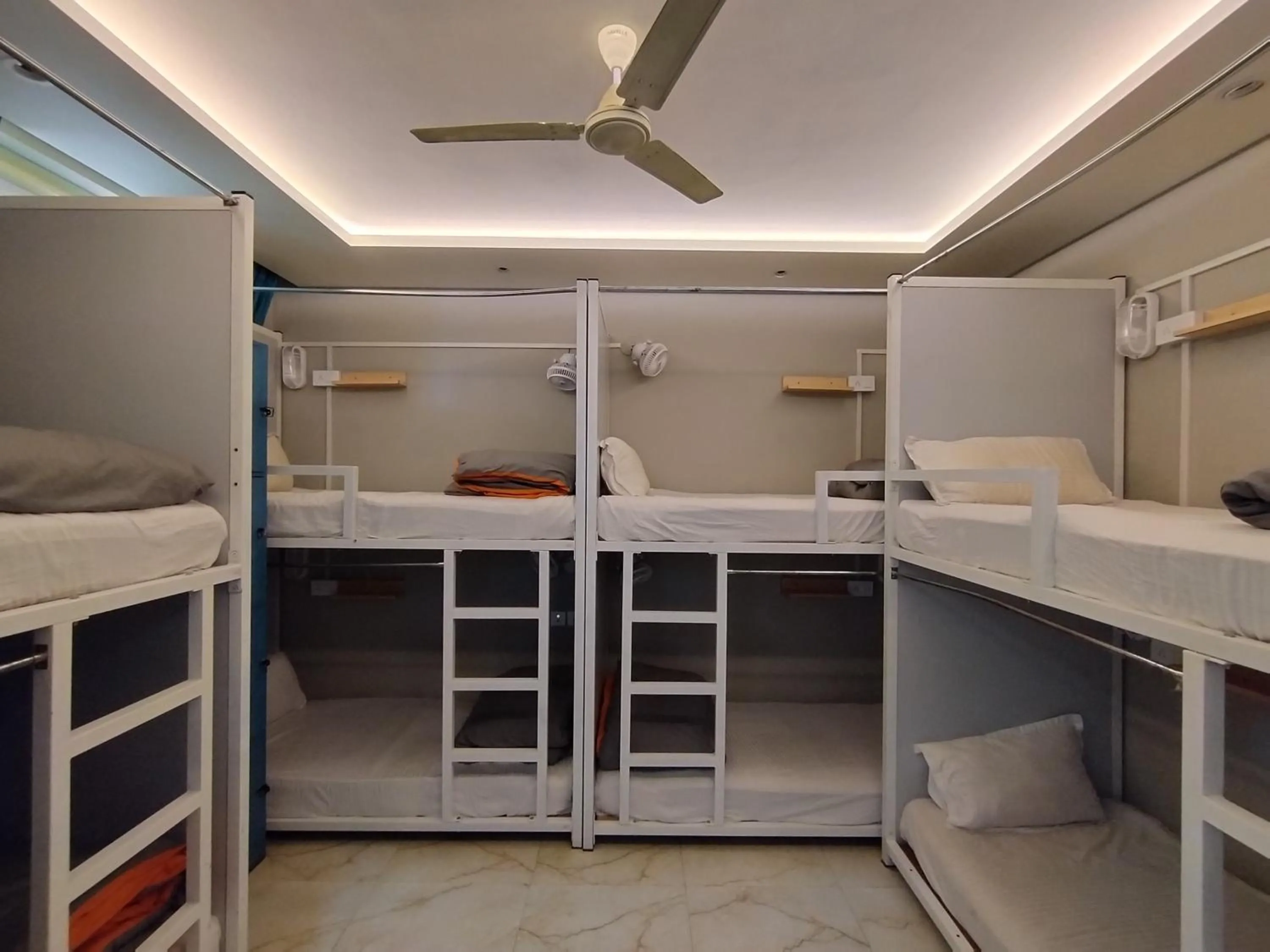 Bed in Madpackers Bir