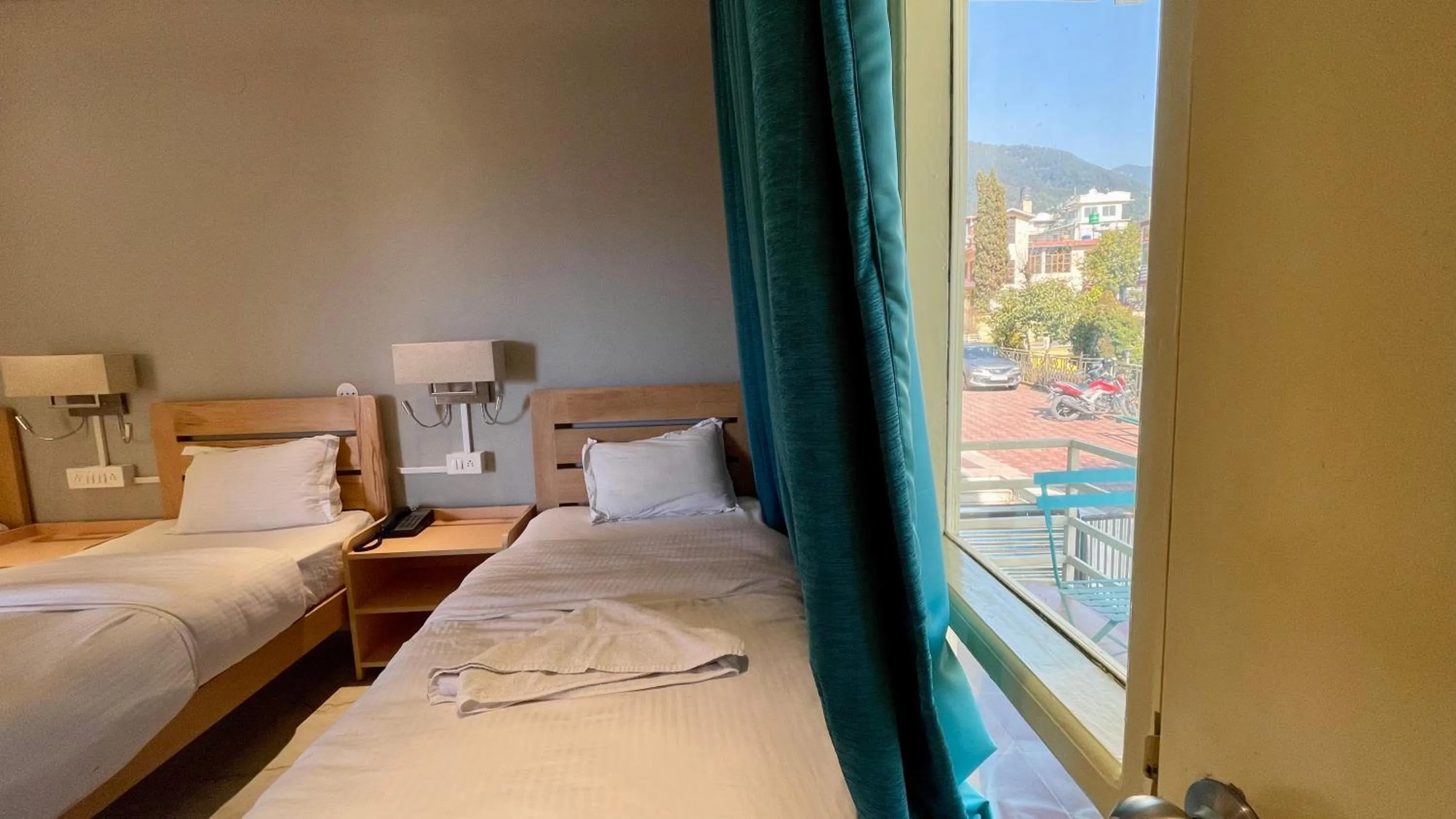 Bed in Madpackers Bir