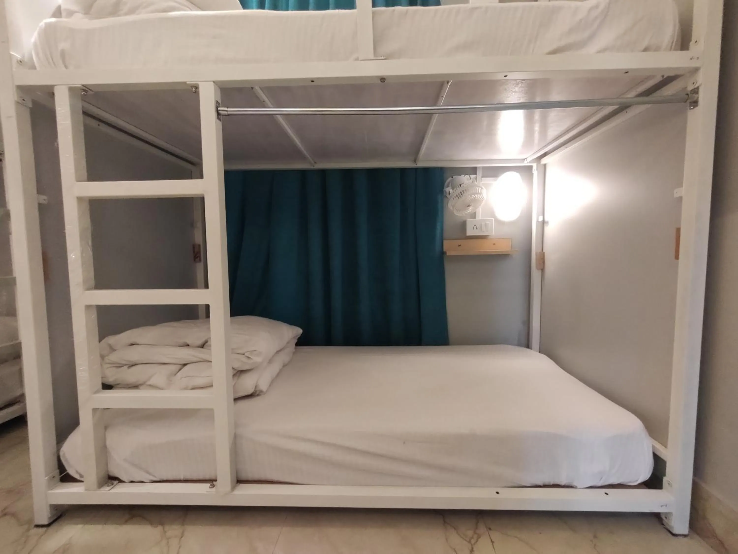 Bed in Madpackers Bir