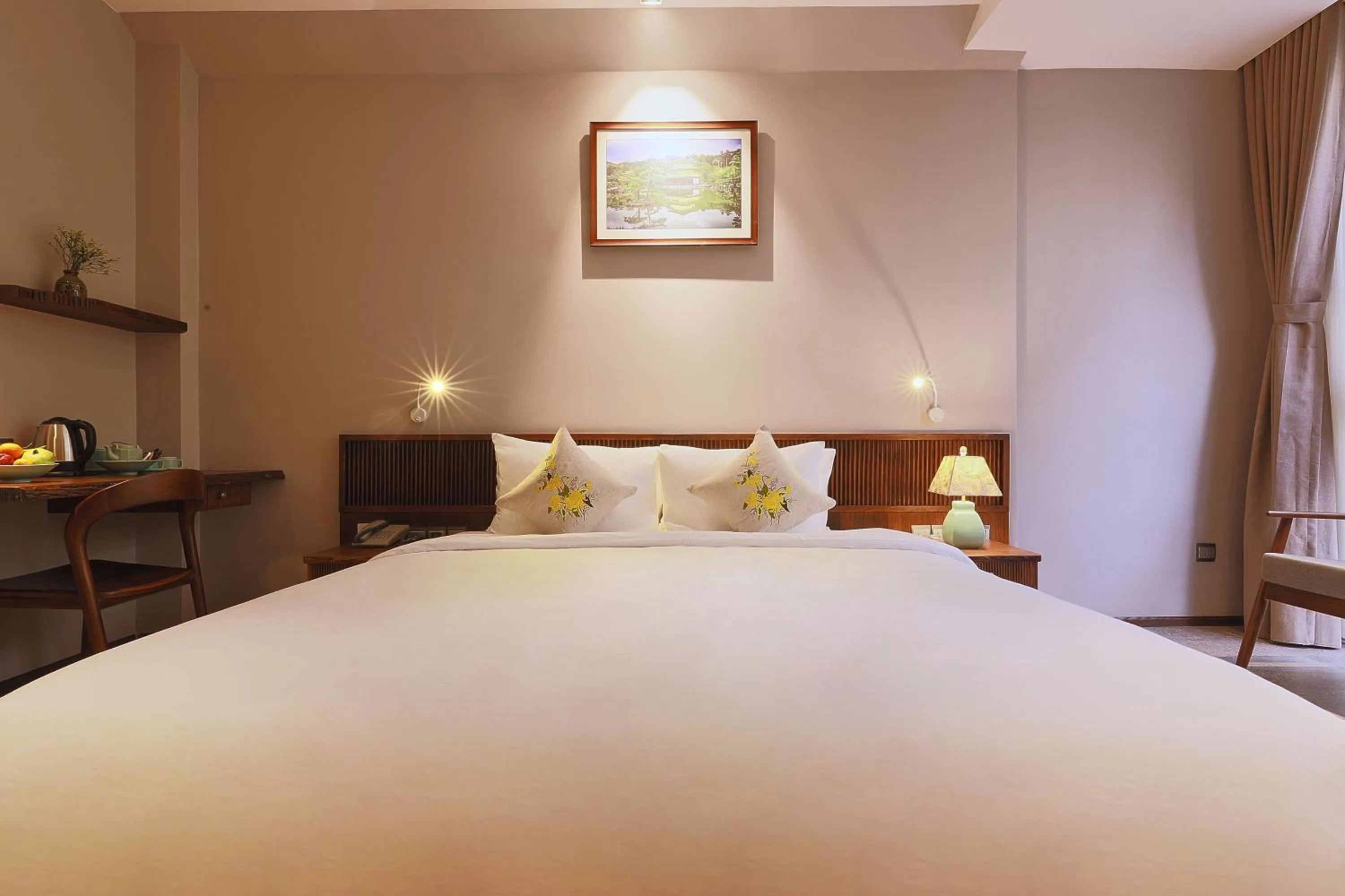 Living room, Bed in CHERRY BOUTIQUE HOTEL