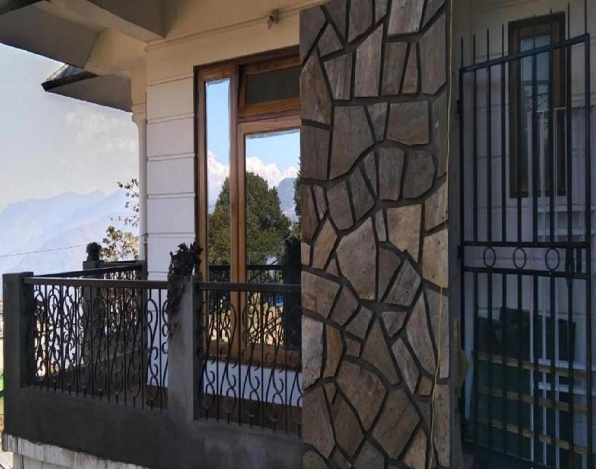 Balcony/Terrace in Mountain View Home Stay by StayApart