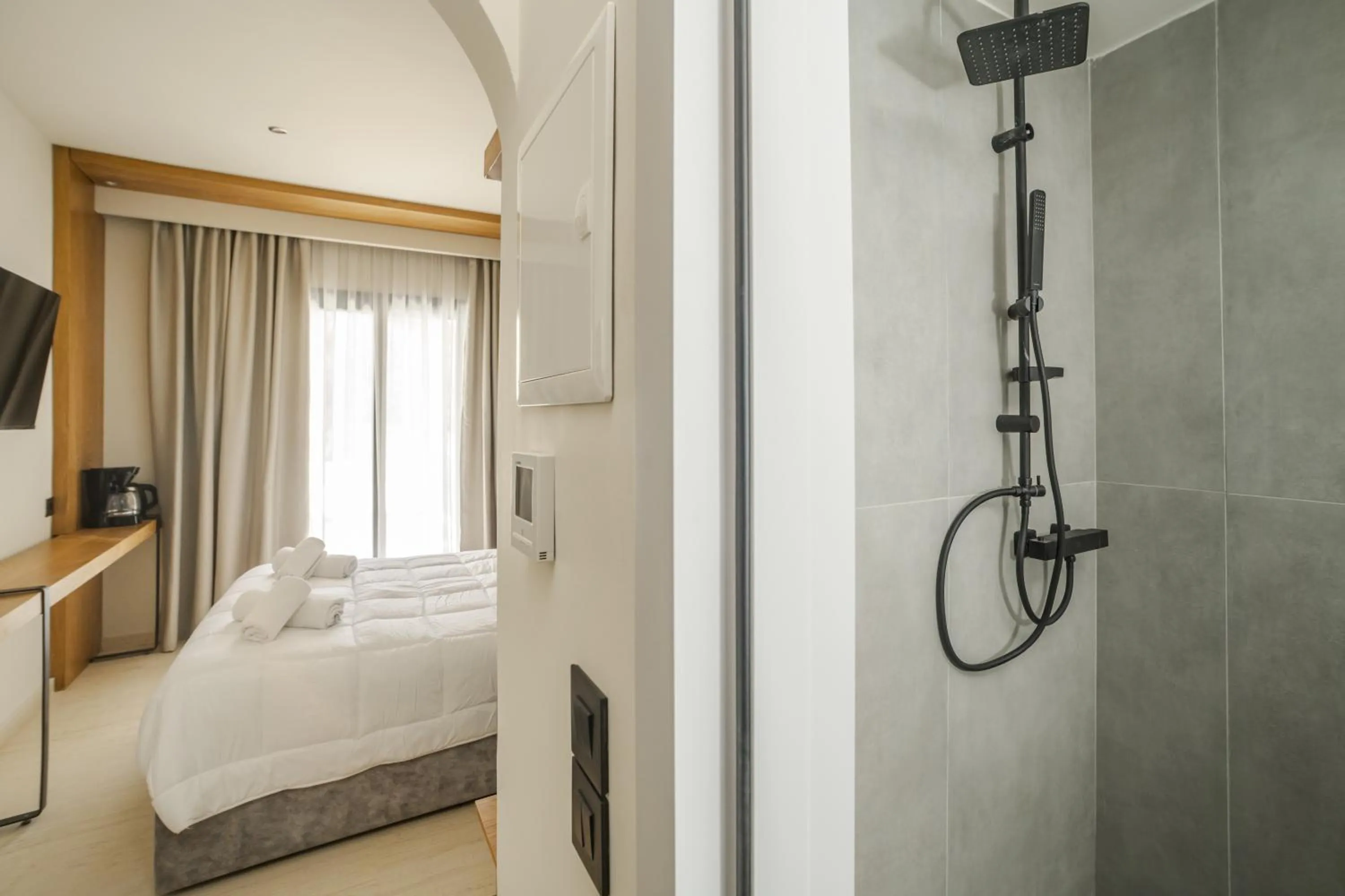 Shower, Bed in Nikon Boutique Hotel