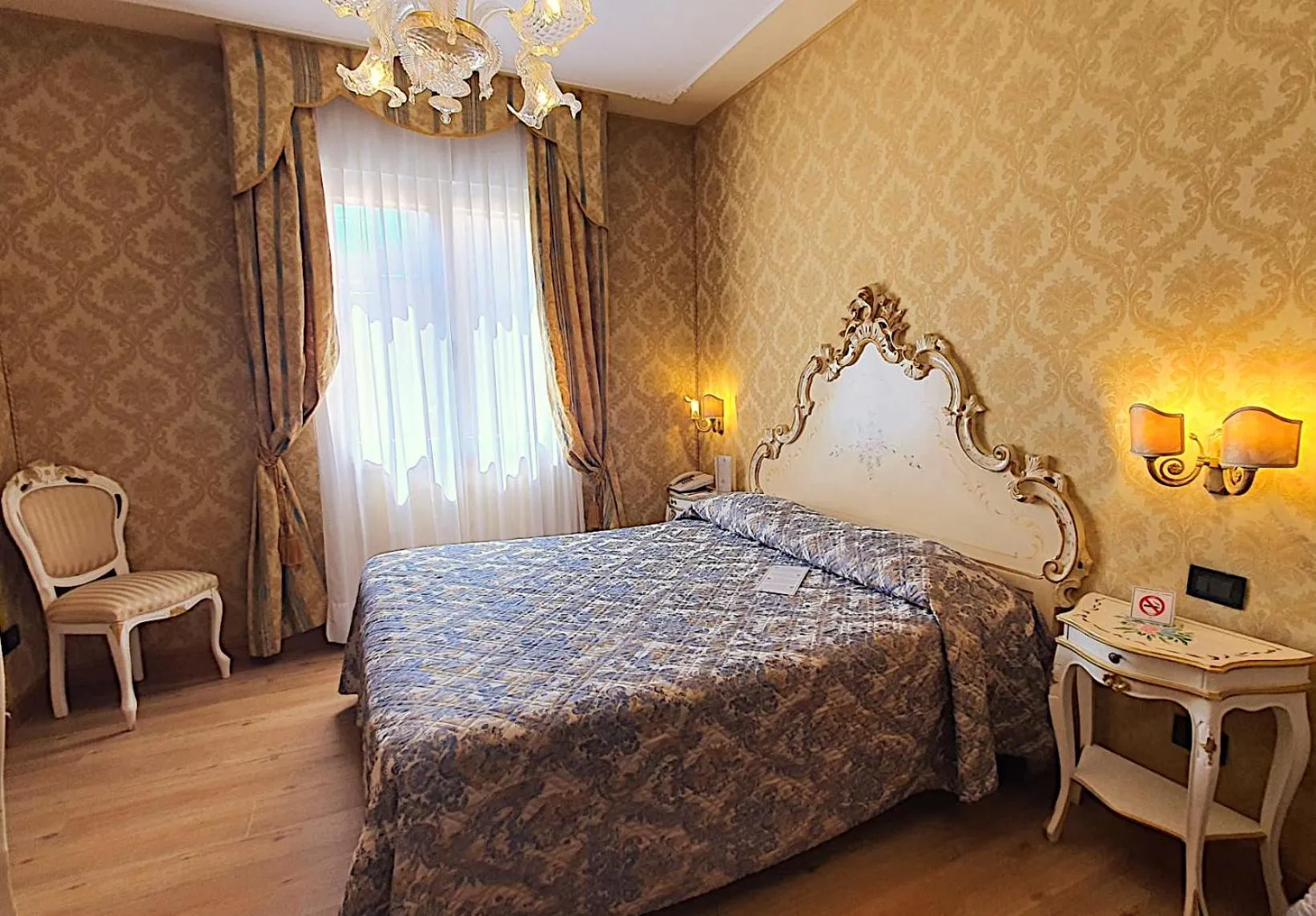 Bedroom, Bed in Hotel Carlton On The Grand Canal