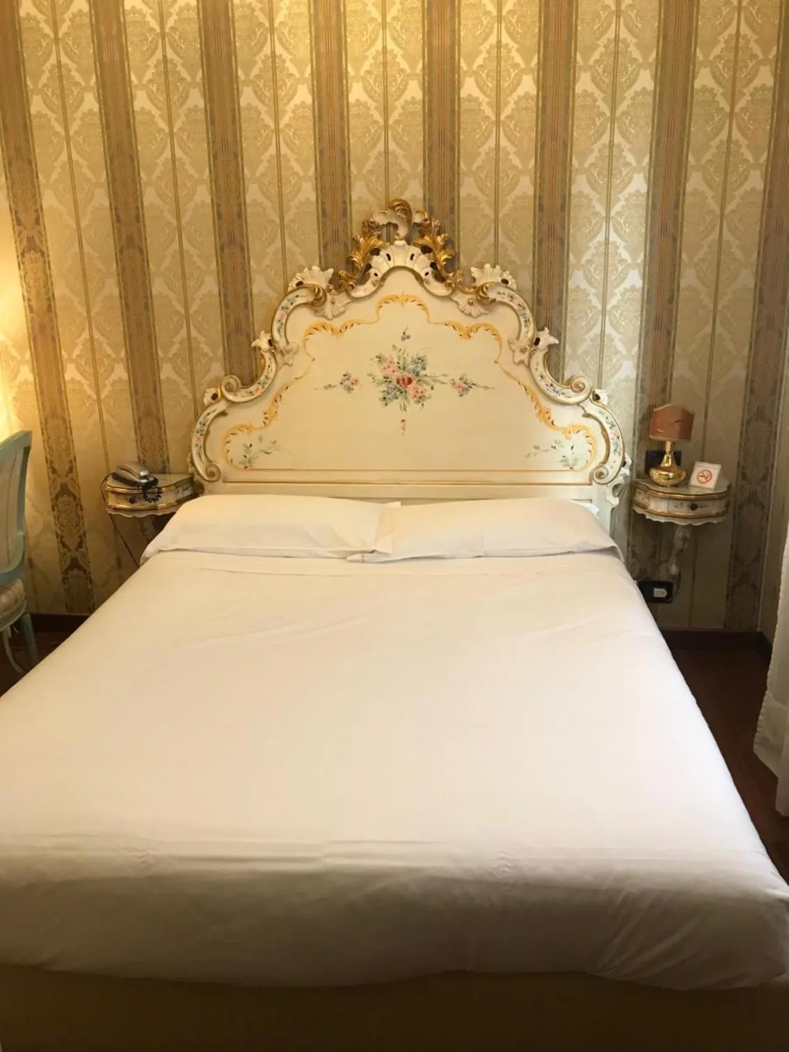 Bed in Hotel Carlton On The Grand Canal