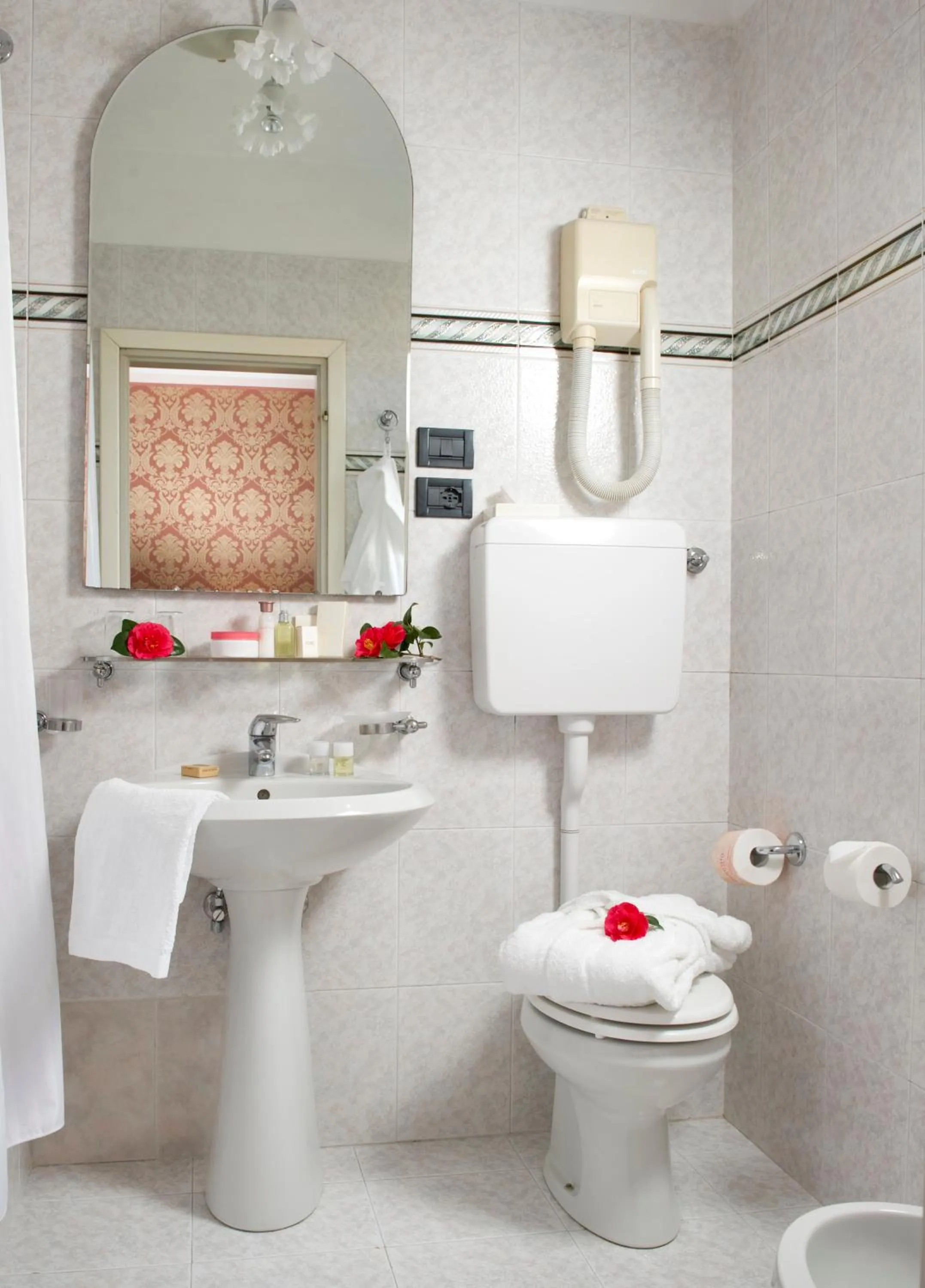 Toilet in Hotel Carlton On The Grand Canal