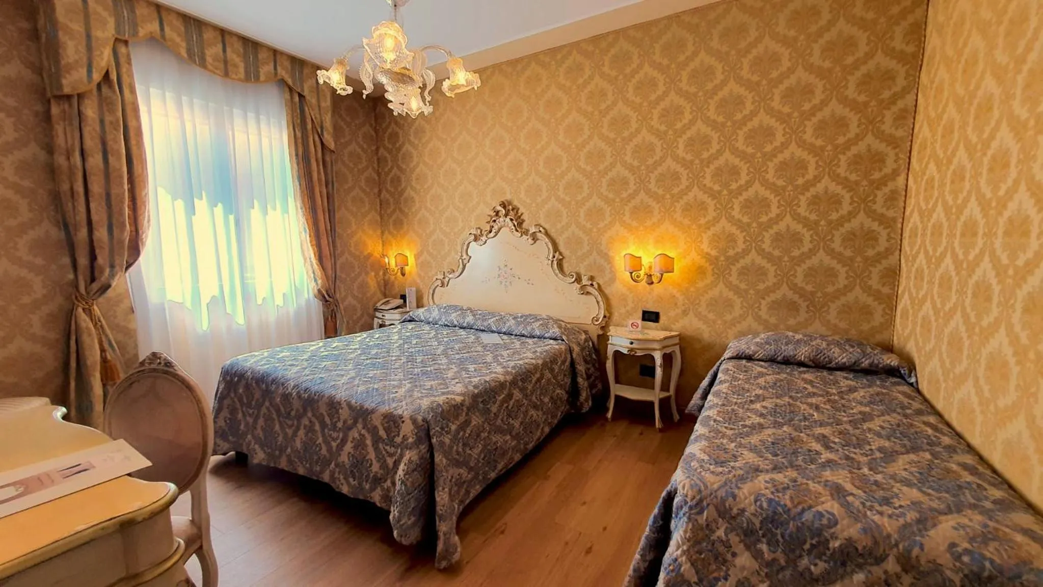 Bedroom, Bed in Hotel Carlton On The Grand Canal