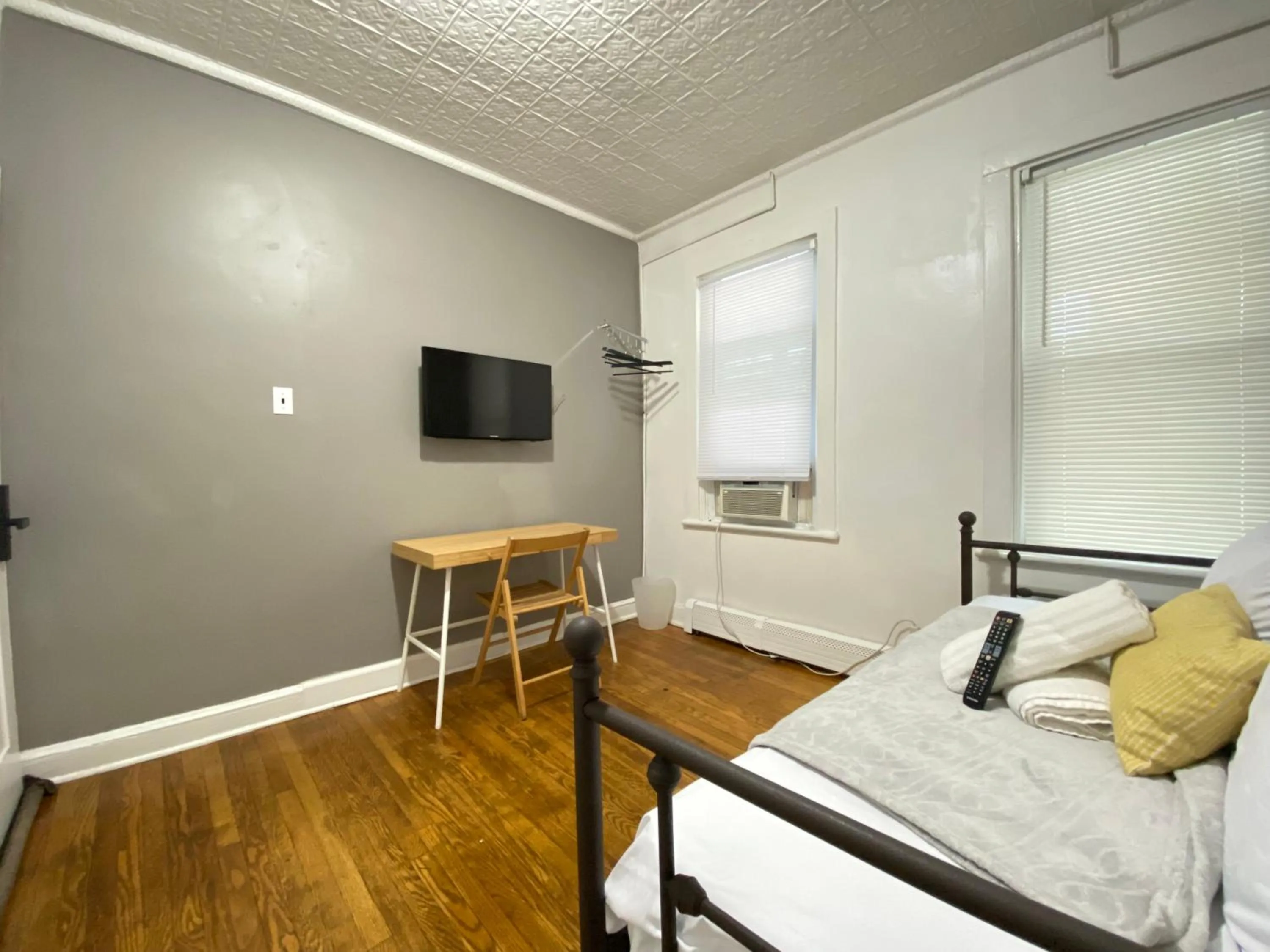 TV and multimedia, Bed in Best Room To Visit NYC-Subway Access