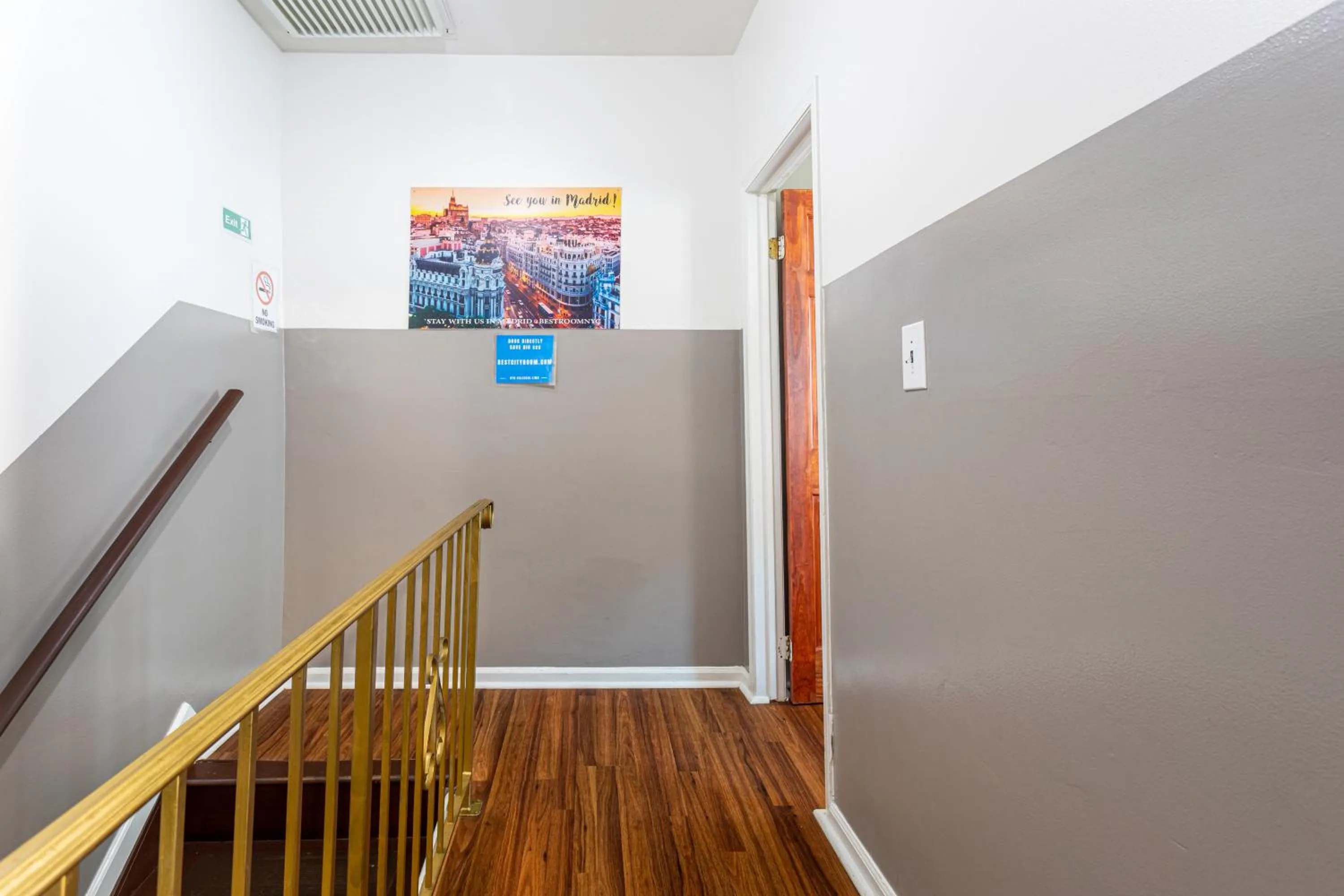 Property building in Best Room To Visit NYC-Subway Access