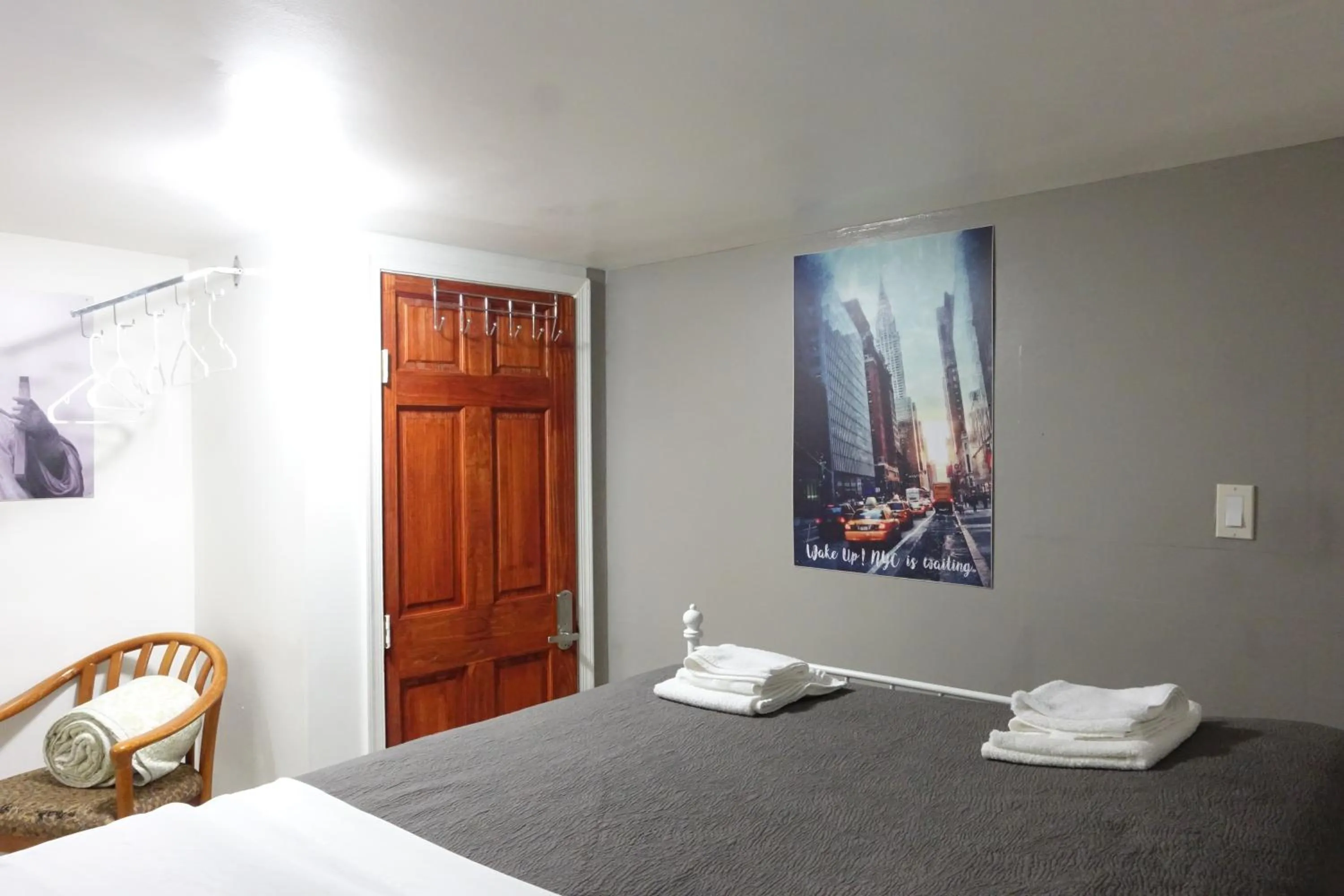 Bedroom, Bed in Best Room To Visit NYC-Subway Access