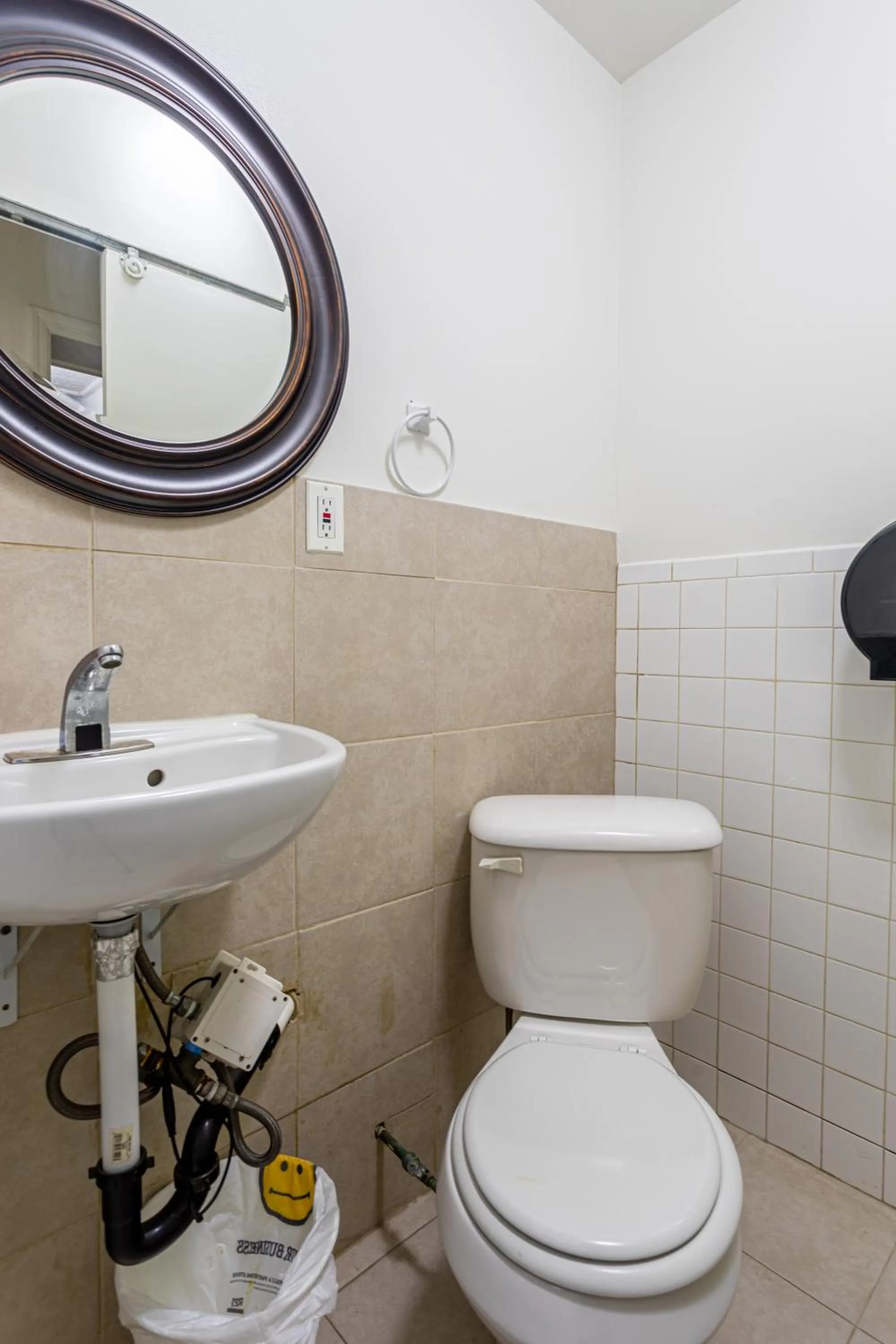 Bathroom in Best Room To Visit NYC-Subway Access