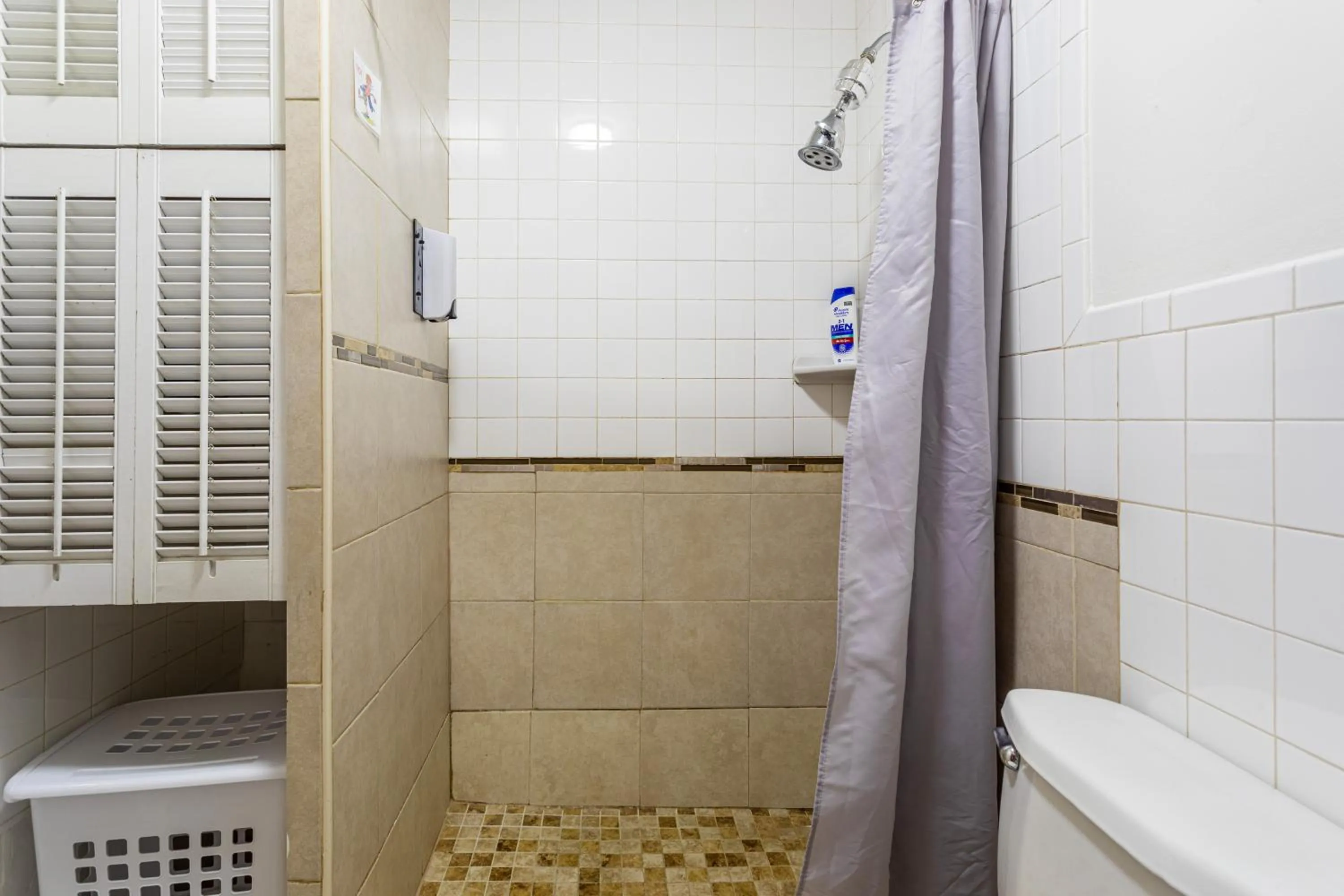 Bathroom in Best Room To Visit NYC-Subway Access