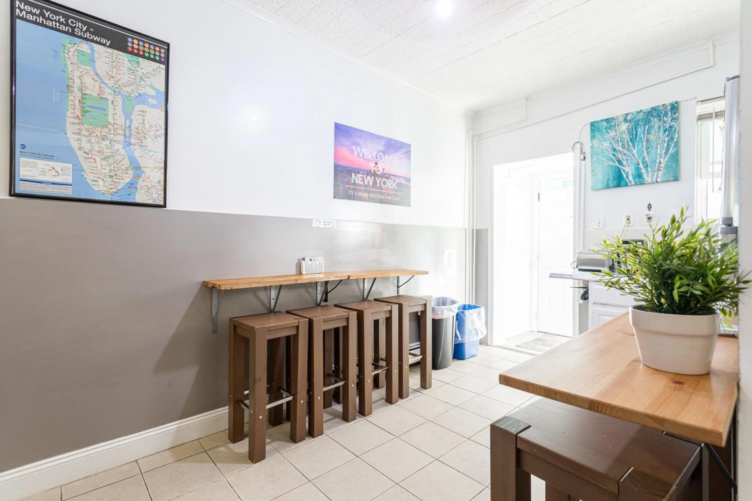 Dining area in Best Room To Visit NYC-Subway Access