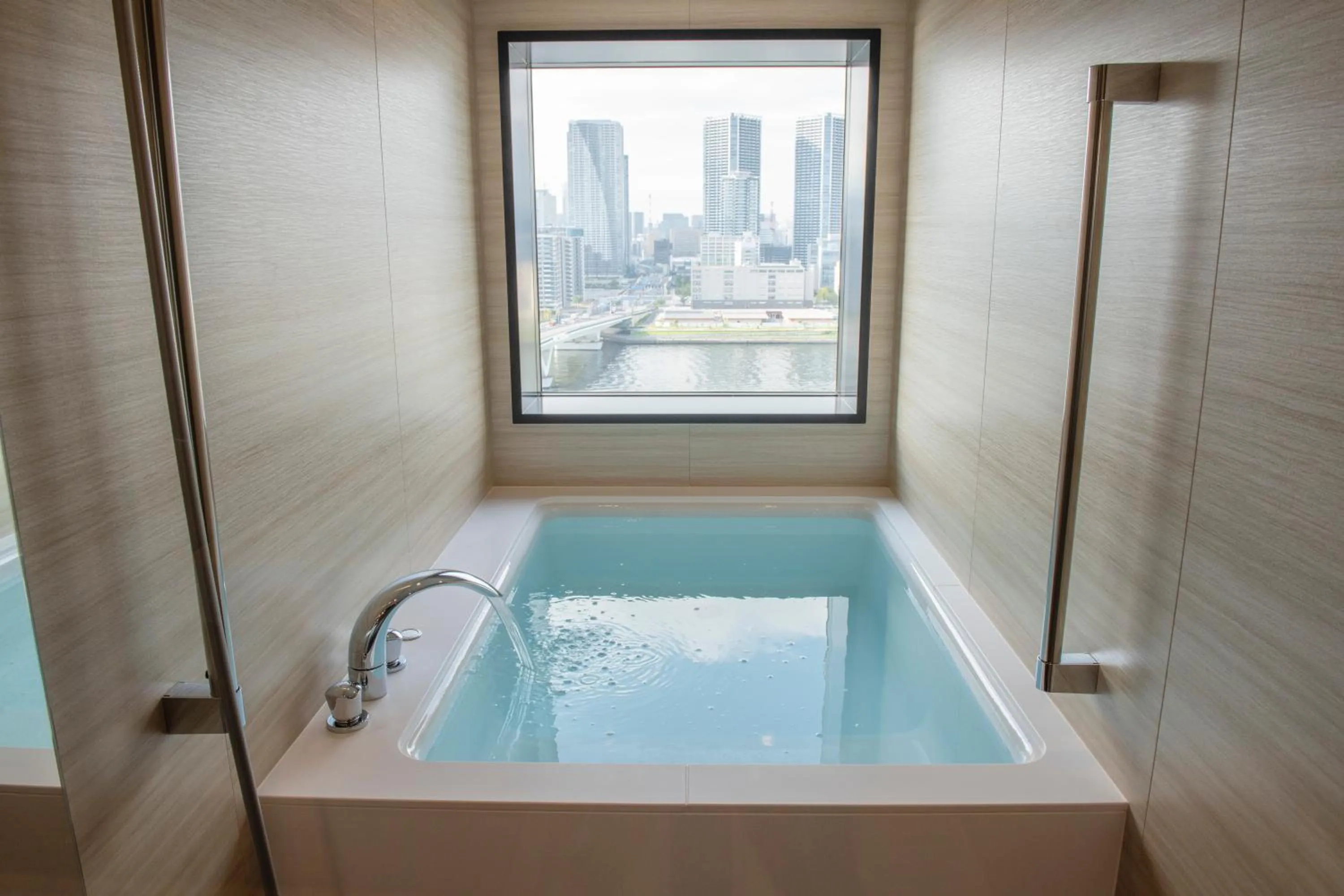 Day in La Vista Tokyo Bay