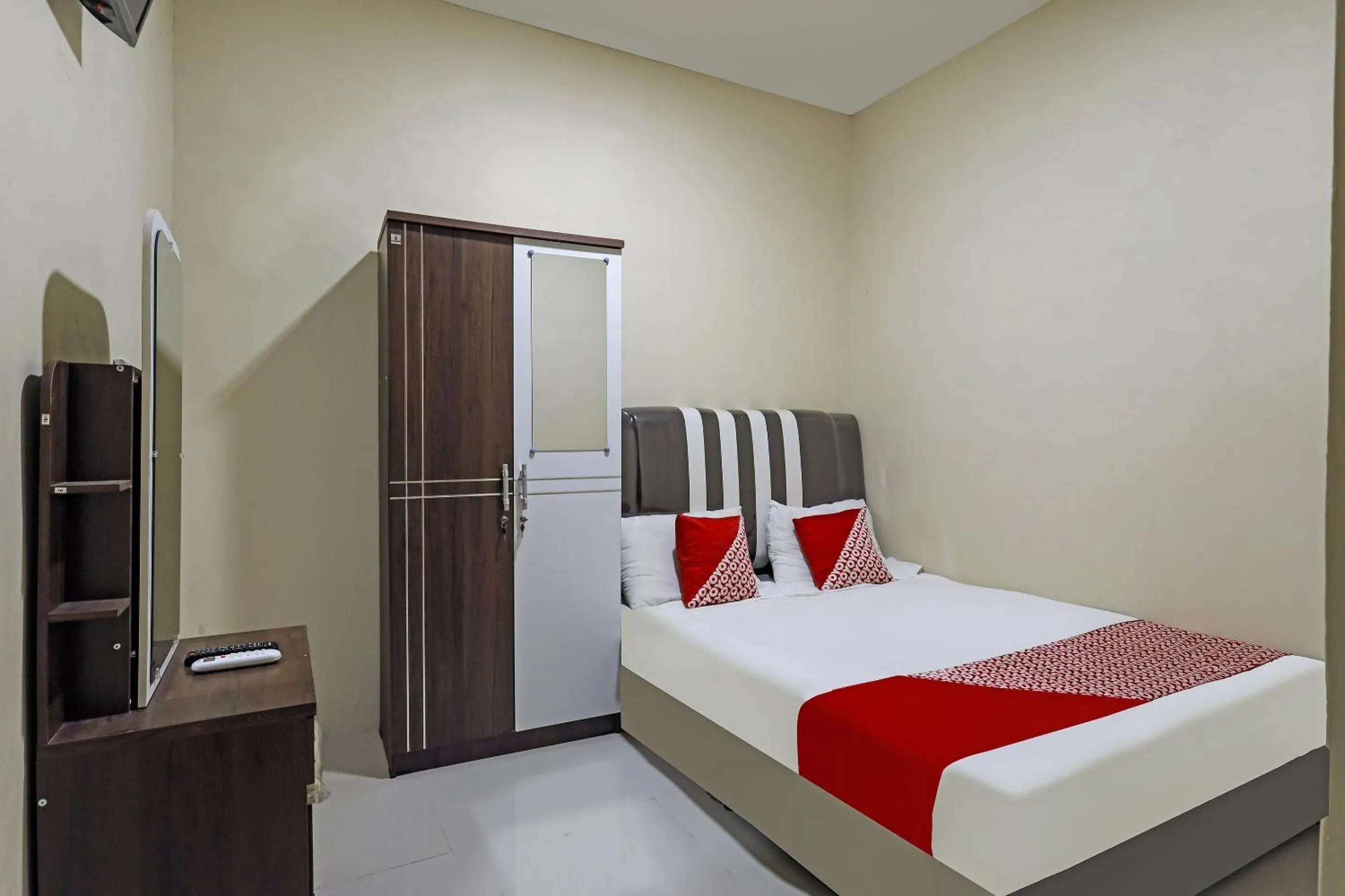 Bedroom, Bed in Hotel O X2 Homestay