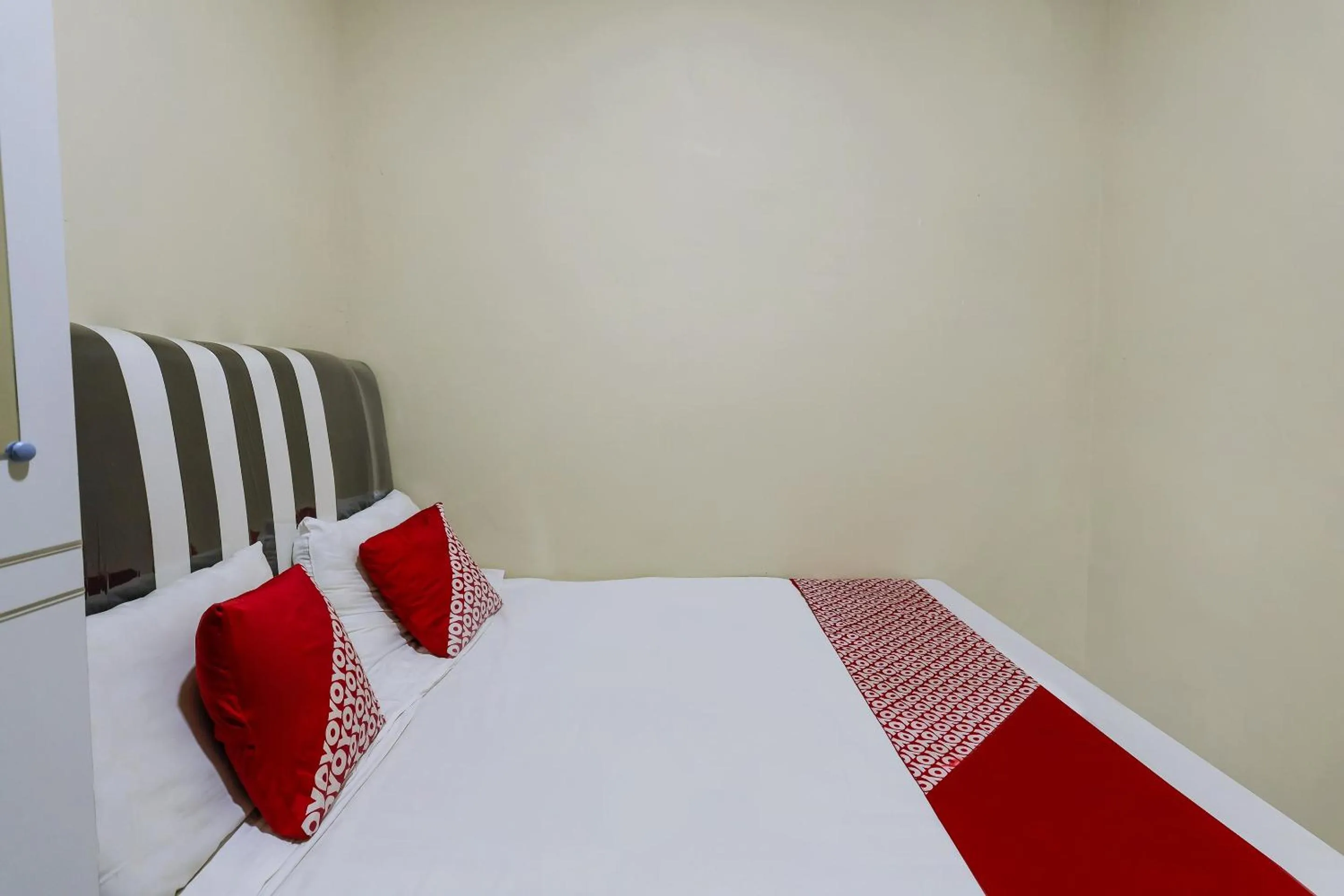 Bedroom, Bed in Hotel O X2 Homestay