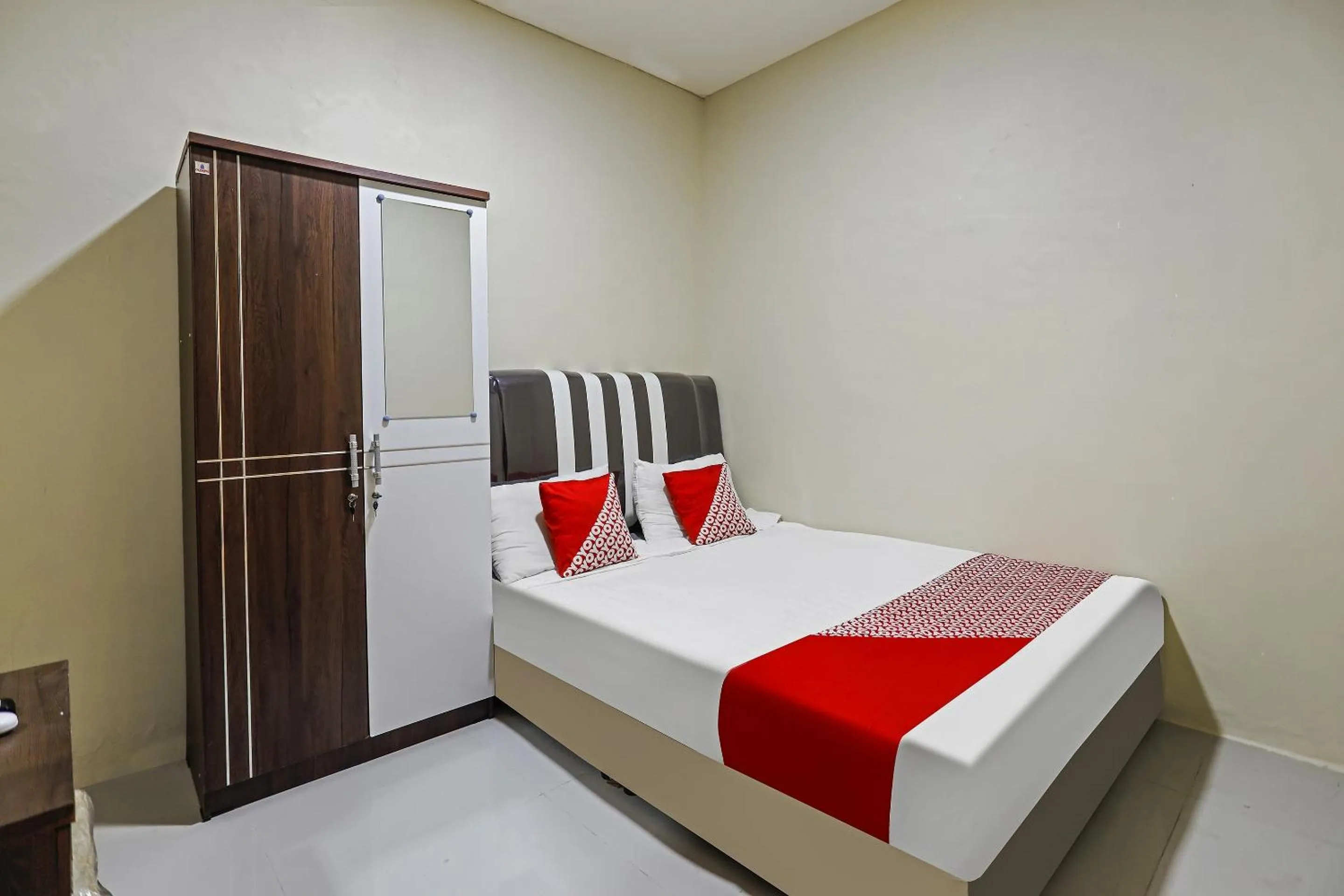 Bedroom, Bed in Hotel O X2 Homestay