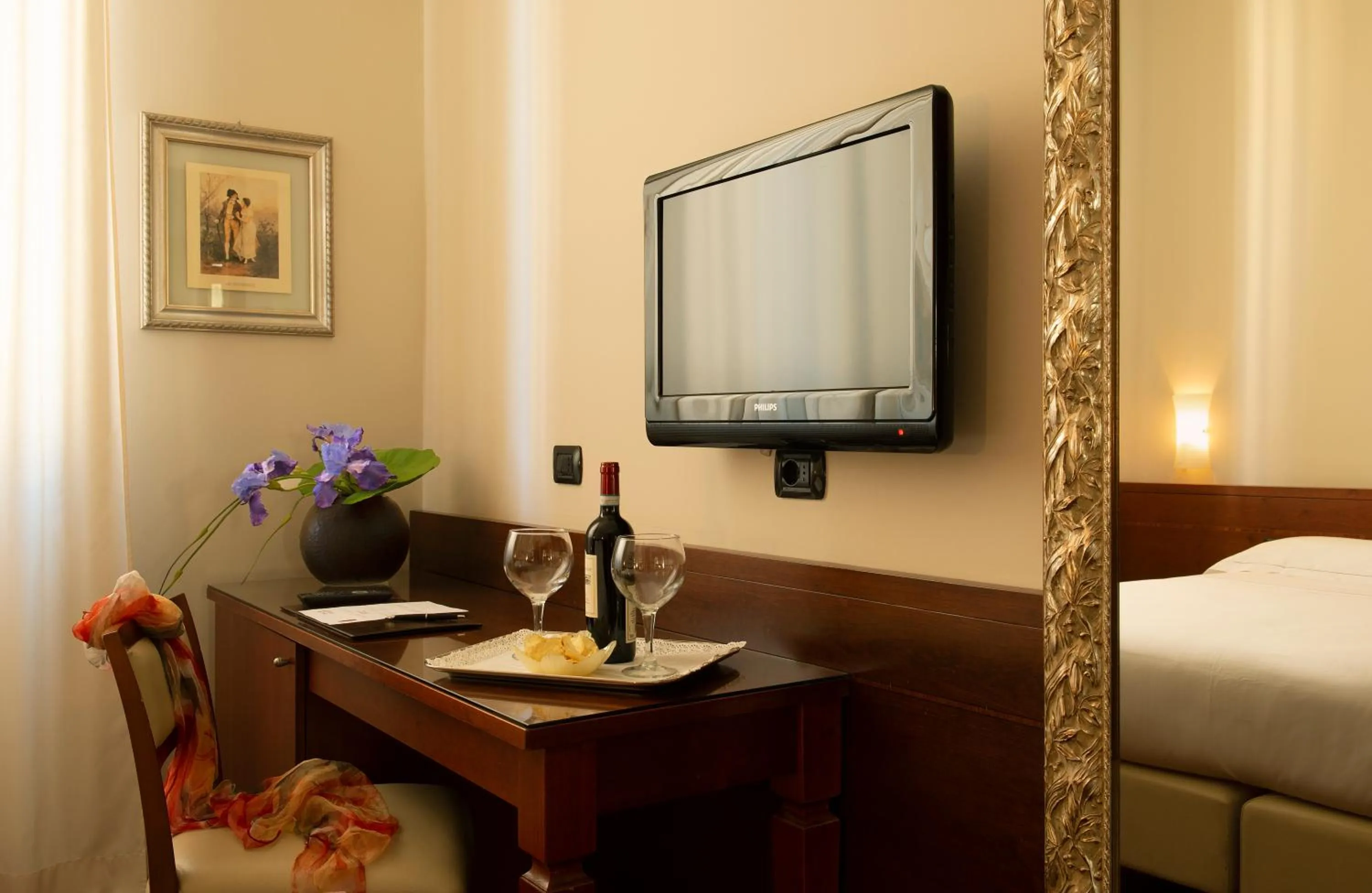 TV and multimedia, Bed in Hotel Fenice