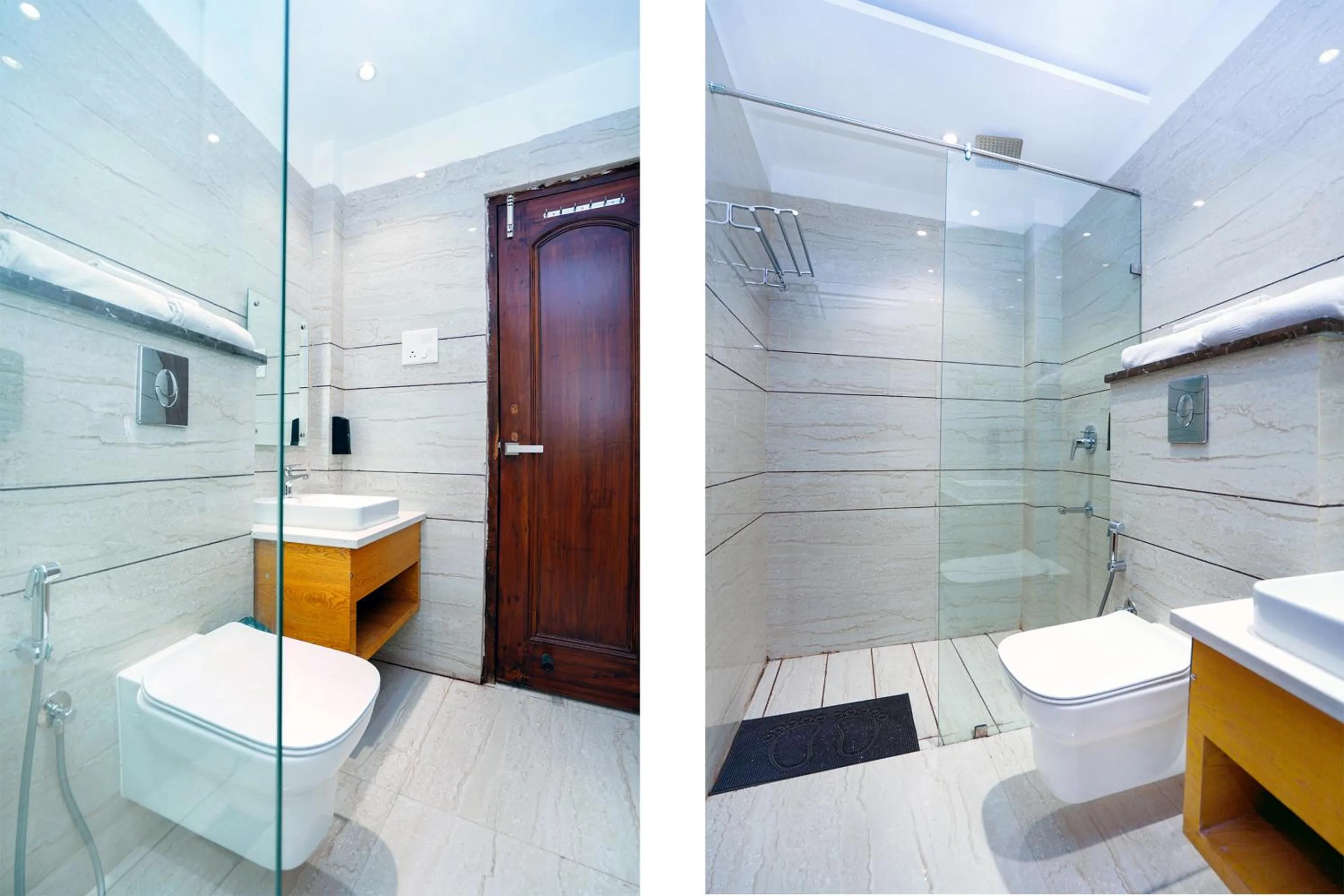 Bathroom in Hotel Aura Grand By Levelup Hotels
