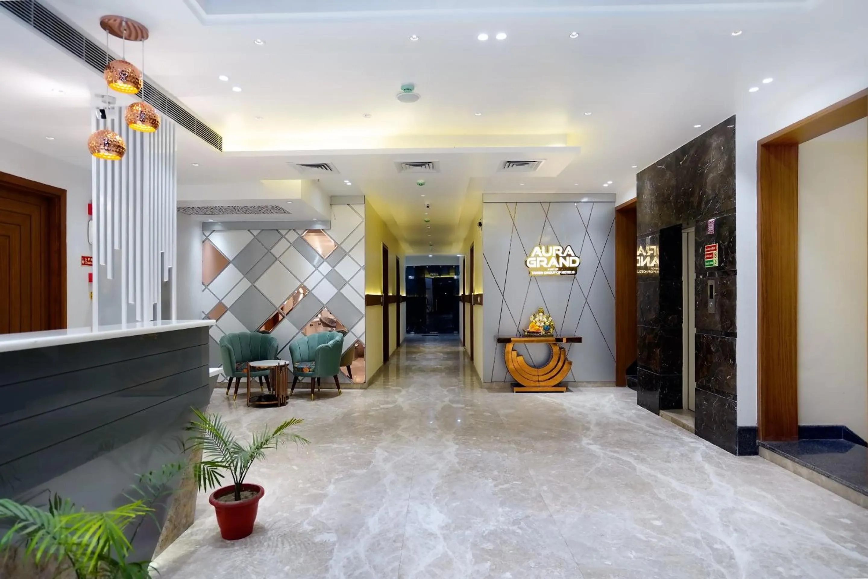 Lobby or reception in Hotel Aura Grand By Levelup Hotels