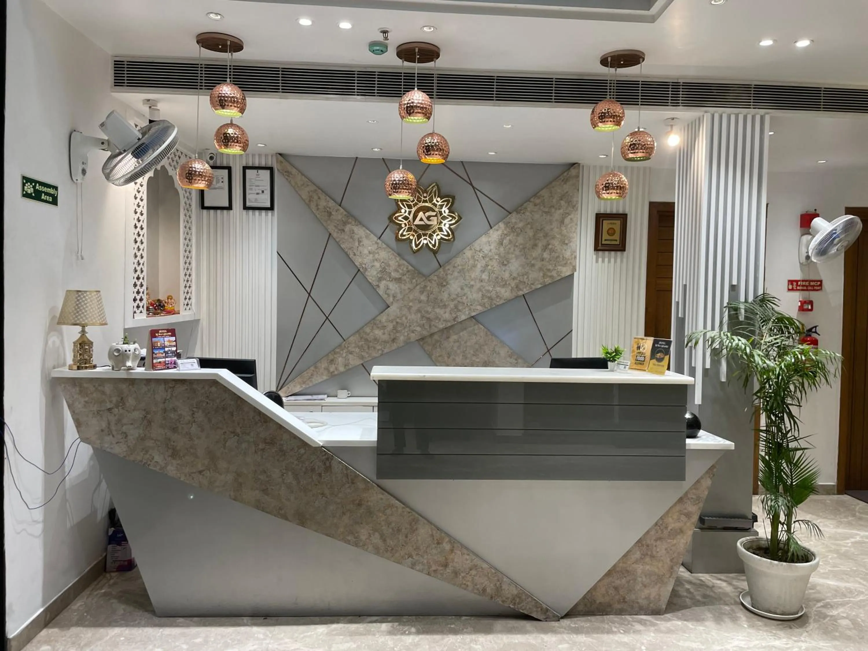 Lobby or reception in Hotel Aura Grand By Levelup Hotels