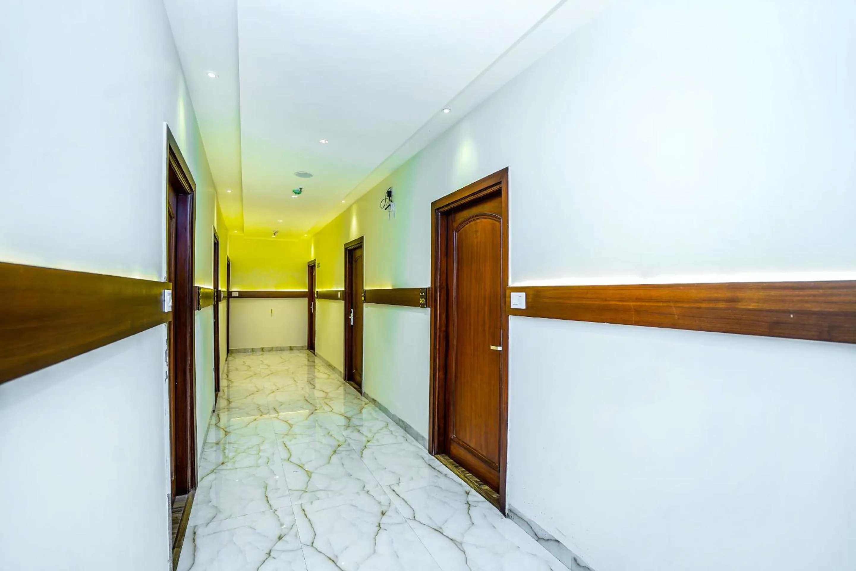 Lobby or reception in Hotel Aura Grand By Levelup Hotels