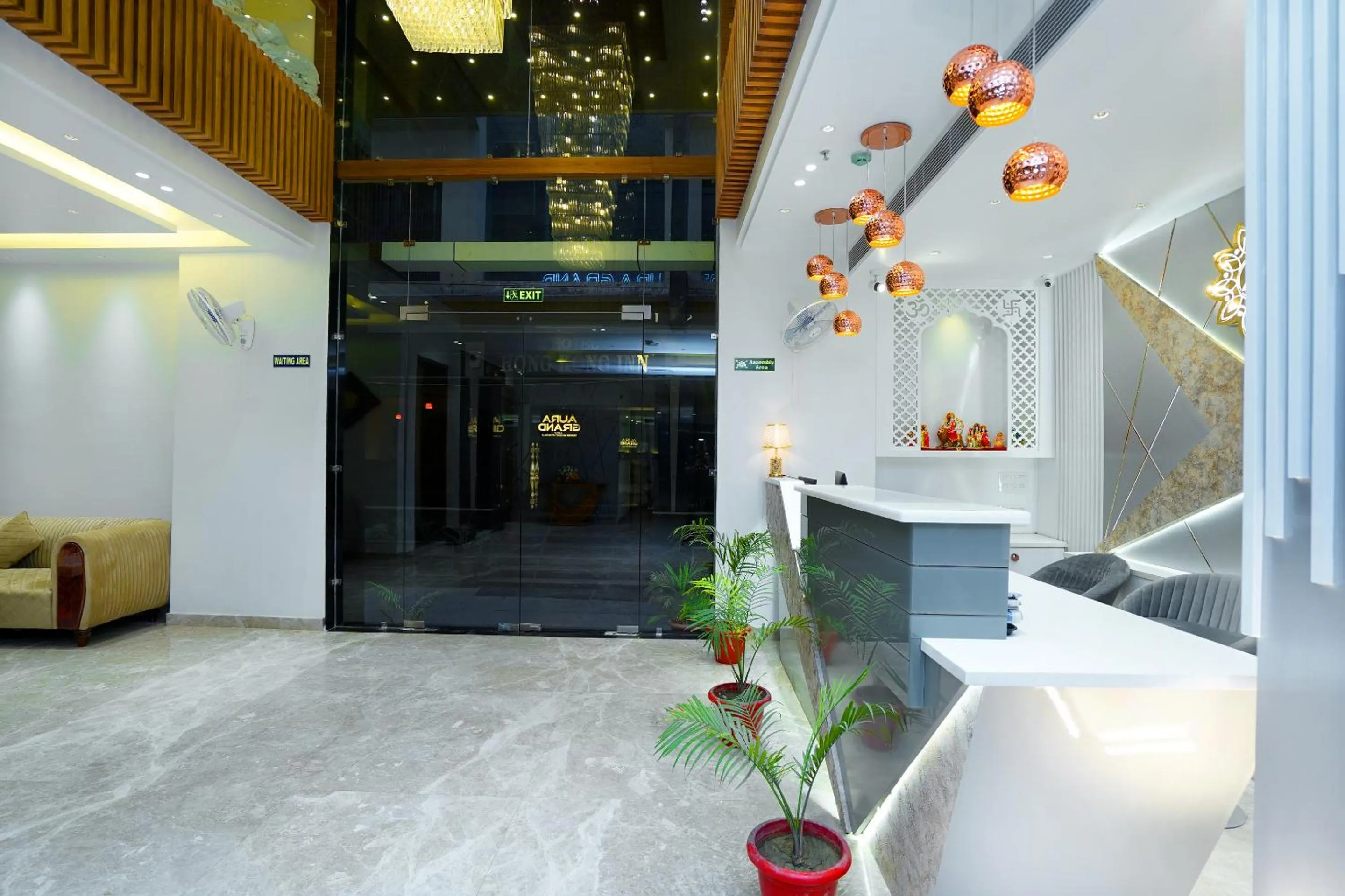 Lobby or reception in Hotel Aura Grand By Levelup Hotels