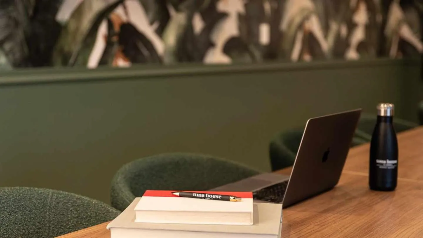 Meeting/conference room in Uma House by Yurbban South Beach